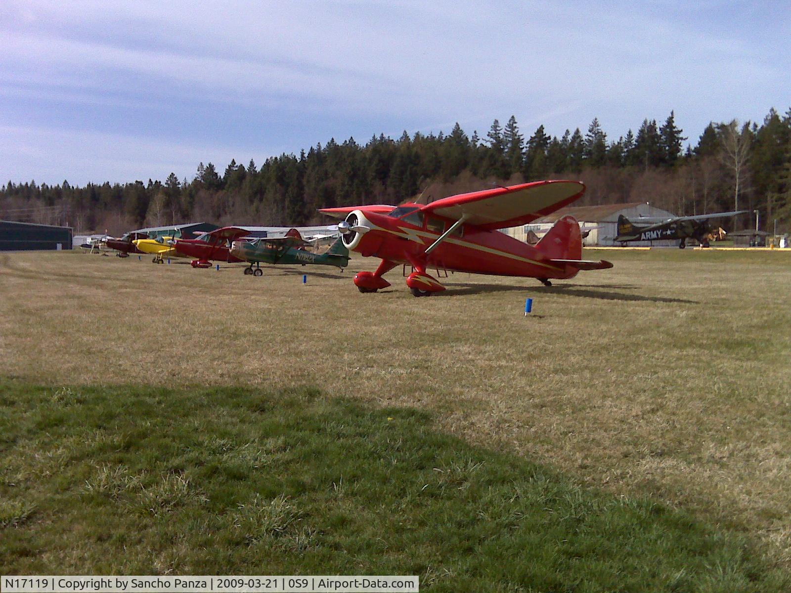 N17119, Stinson SR-8B Reliant C/N 9819, Lunch with the Stinsons at 0S9