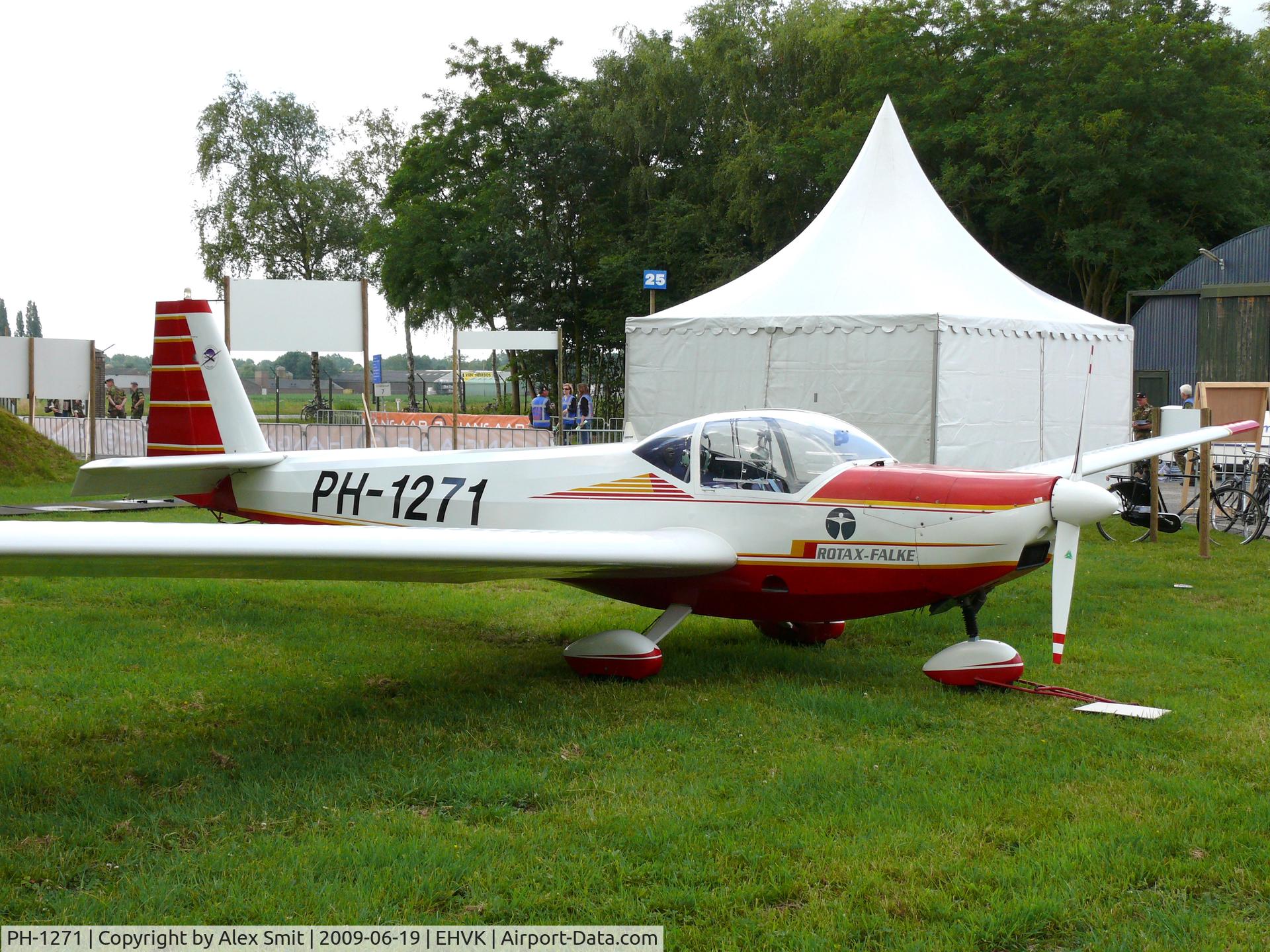 PH-1271, Scheibe SF-25C Falke C/N 44542, Scheibe SF25C Bergfalke PH-1271 Zweefvliegclub Volkel