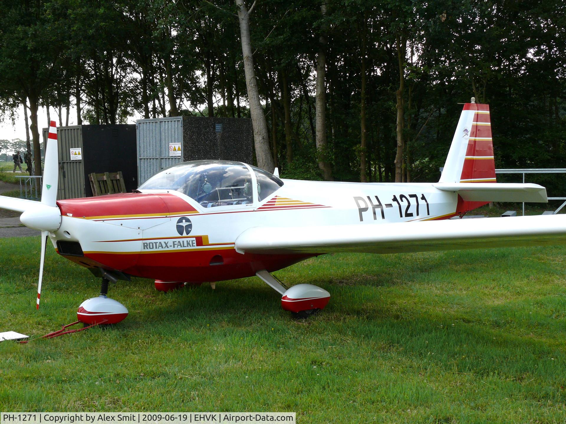 PH-1271, Scheibe SF-25C Falke C/N 44542, Scheibe SF25C Bergfalke PH-1271 Zweefvliegclub Volkel