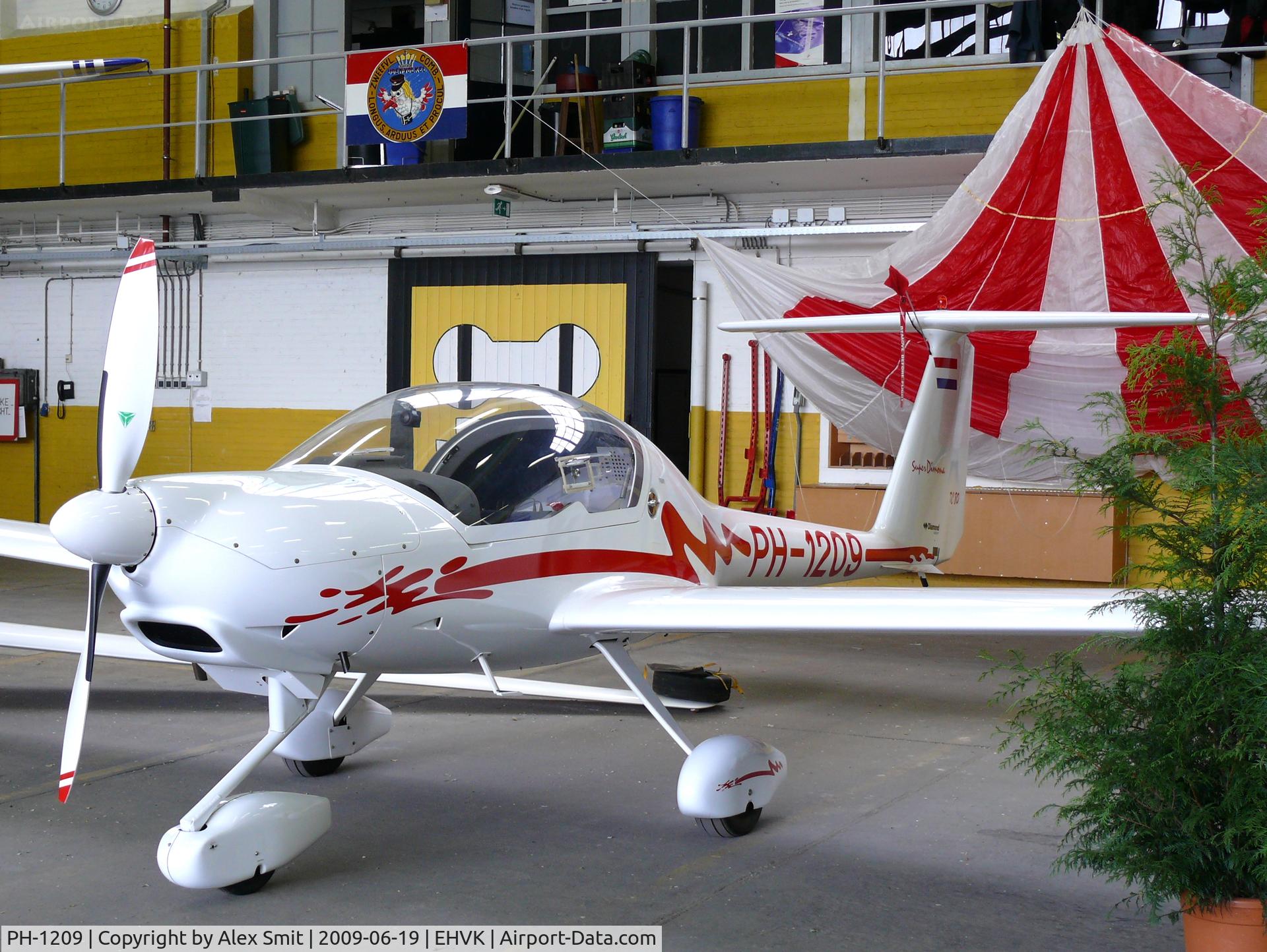 PH-1209, Diamond HK-36TC Super Dimona C/N 36679, Diamond HK36TC Super Dimona PH-1209 Zweefvliegclub Volkel