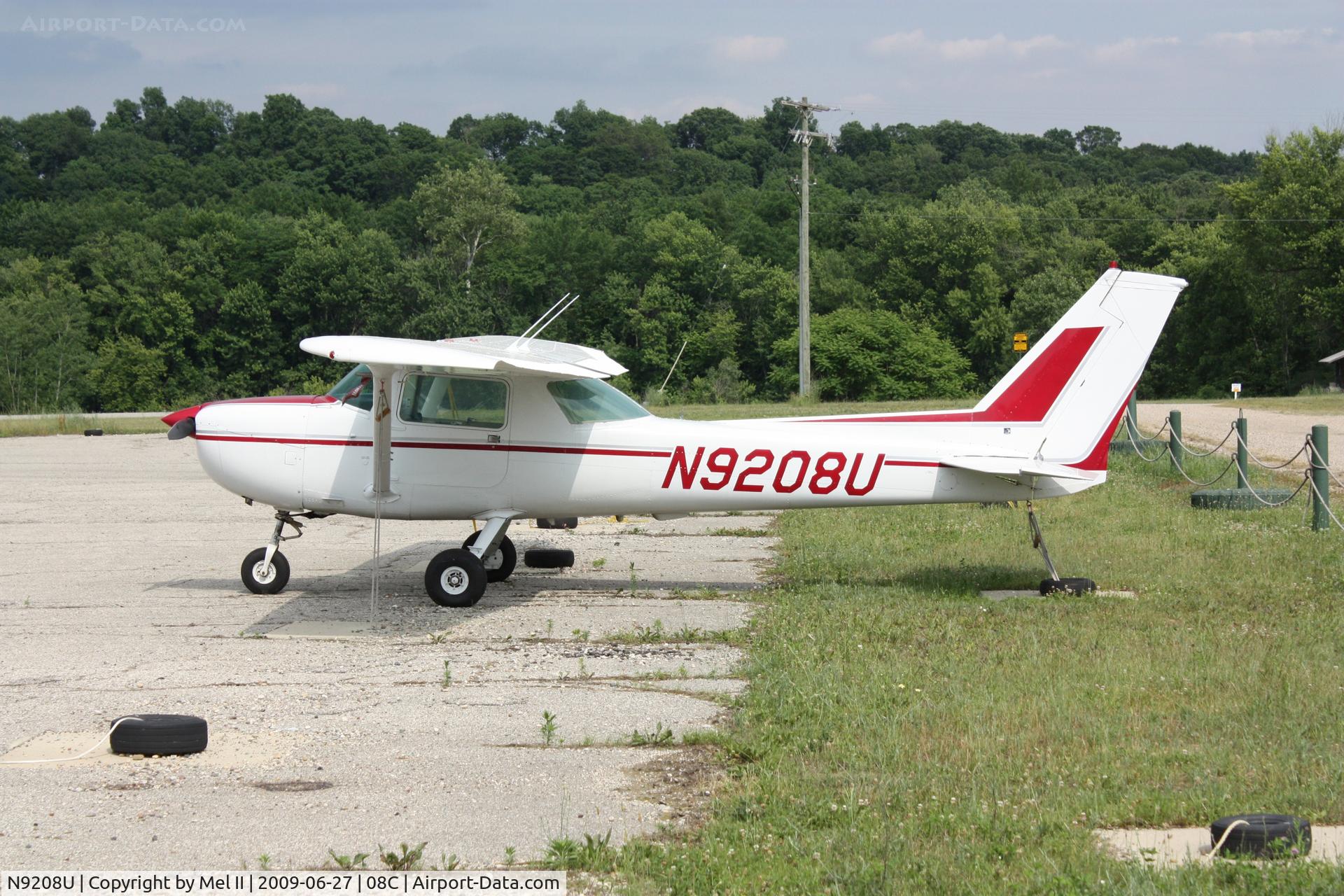 N9208U, 1976 Cessna 150M C/N 15078159, Parked