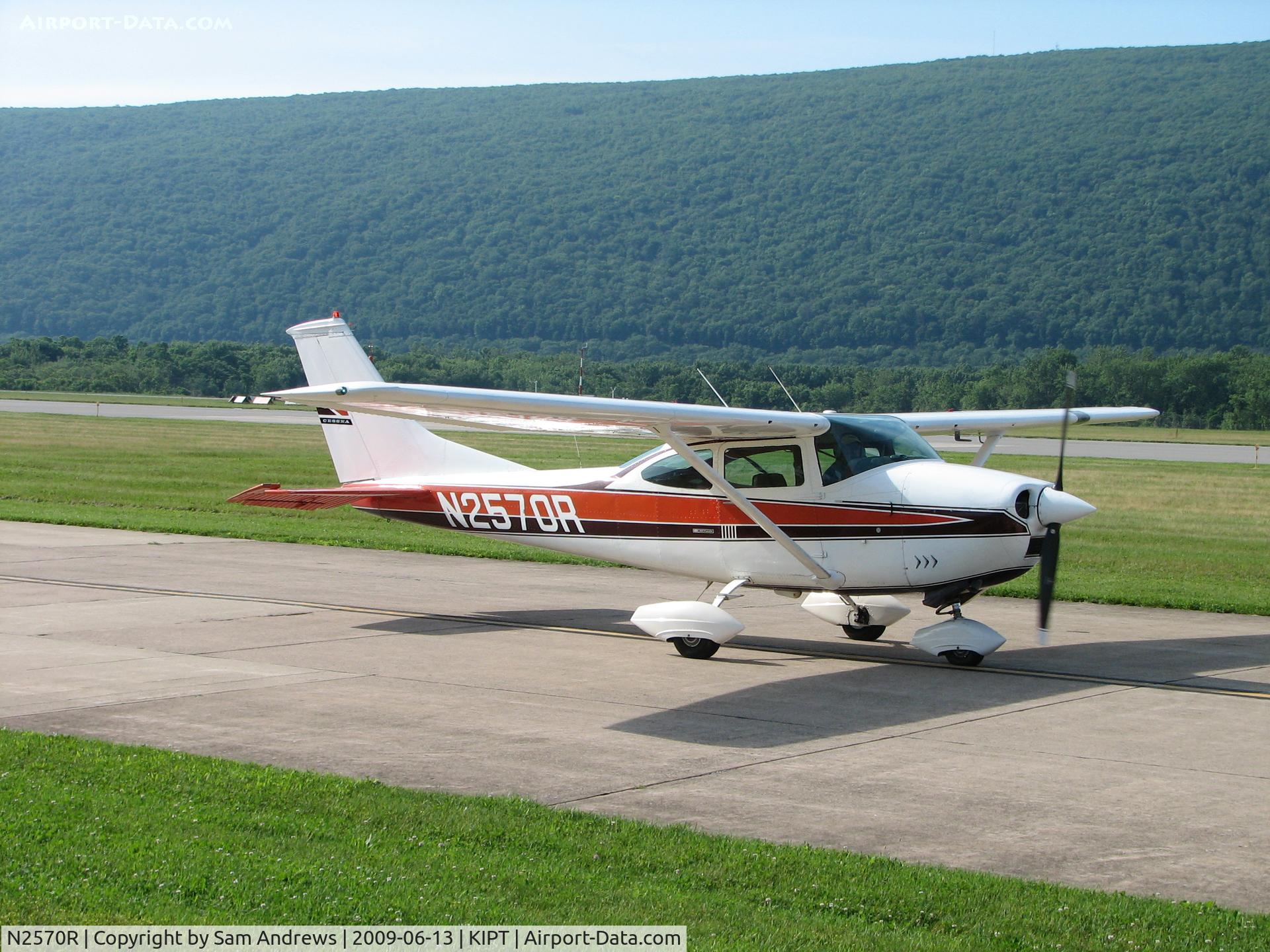N2570R, 1967 Cessna 182K Skylane C/N 18258270, Taxiing into park at the WRAP Pancake breakfast.
