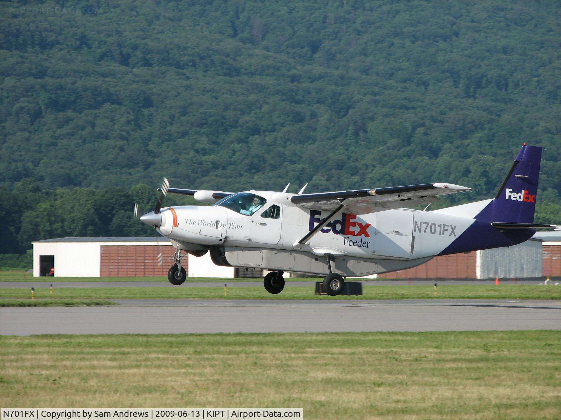 N701FX, 1994 Cessna 208B C/N 208B0420, Returning from Harrisburg