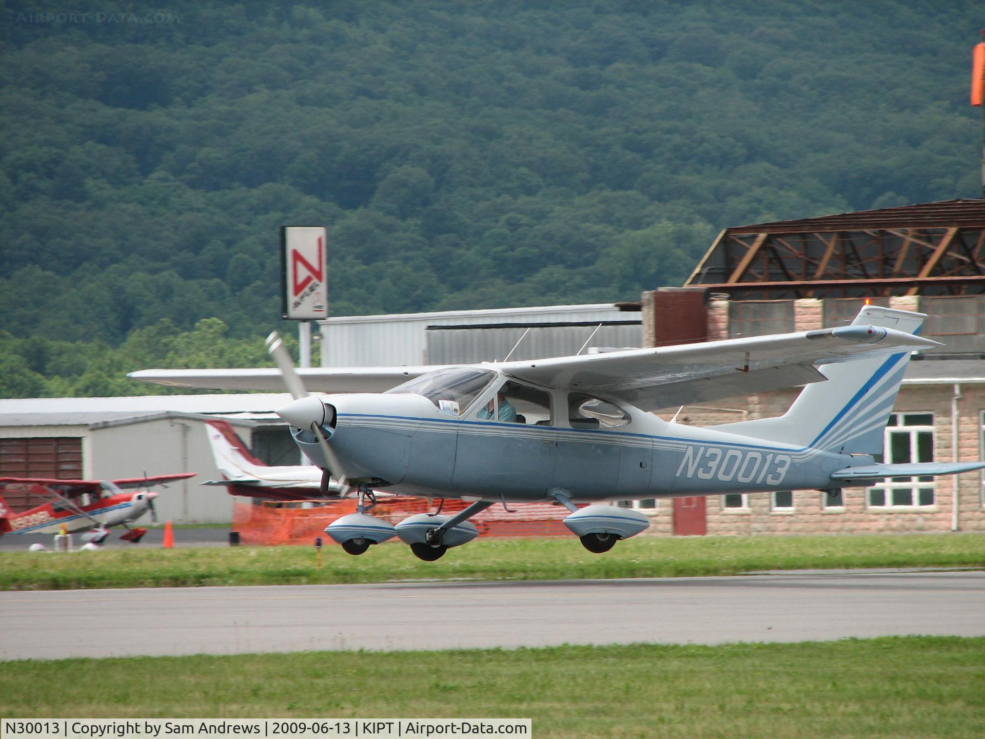 N30013, 1968 Cessna 177 Cardinal C/N 17701023, Closer to the runway.