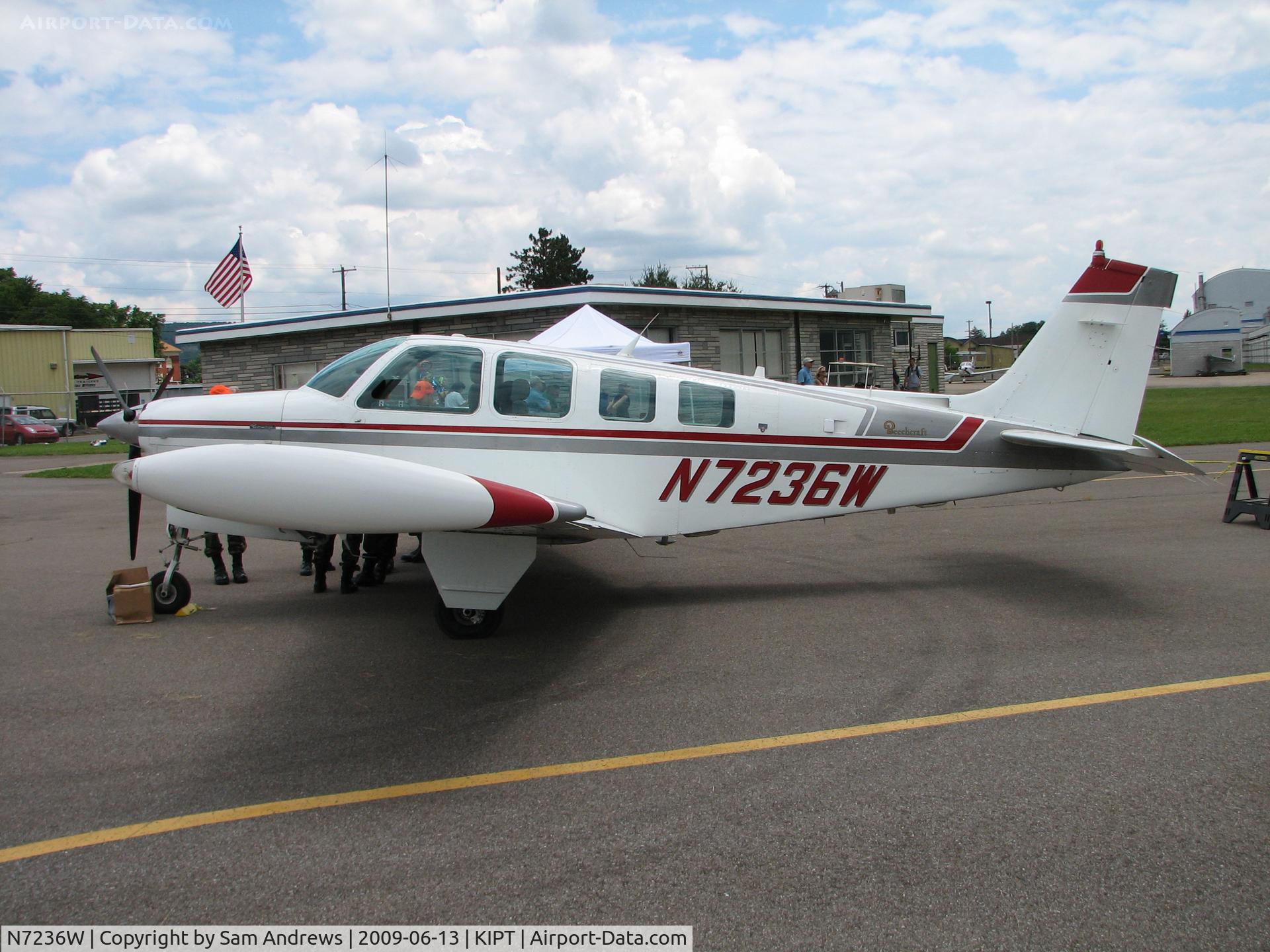 N7236W, 1984 Beech A36 Bonanza 36 C/N E-2154, Sitting on the ramp awaiting JJ