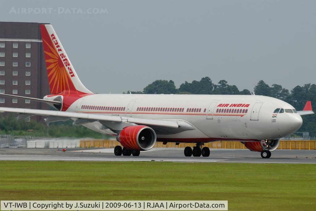 VT-IWB, 2000 Airbus A330-223 C/N 362, Line up and wait runway 16R