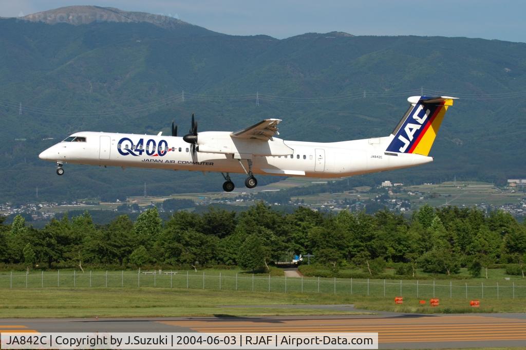 JA842C, 2002 De Havilland Canada DHC-8-402Q Dash 8 C/N 4073, Final approach