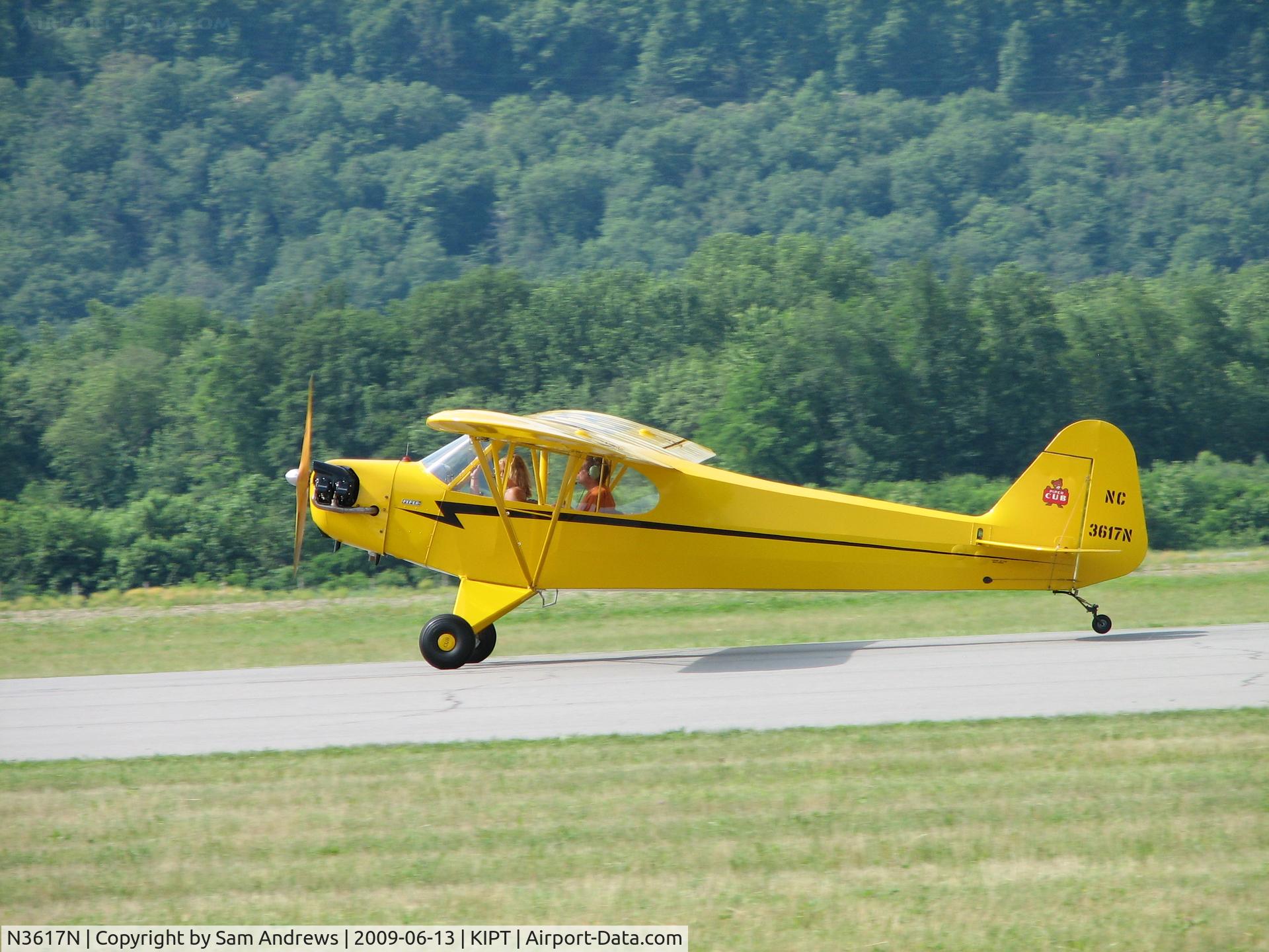 N3617N, 1947 Piper J3C-65 Cub C/N 22865, Arriving at the 2009 WRAP Fly-In Pancake Breakfast