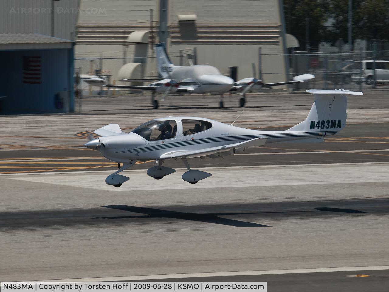N483MA, 2005 Diamond DA-40 Diamond Star C/N 40.556, N483MA arriving on RWY 21