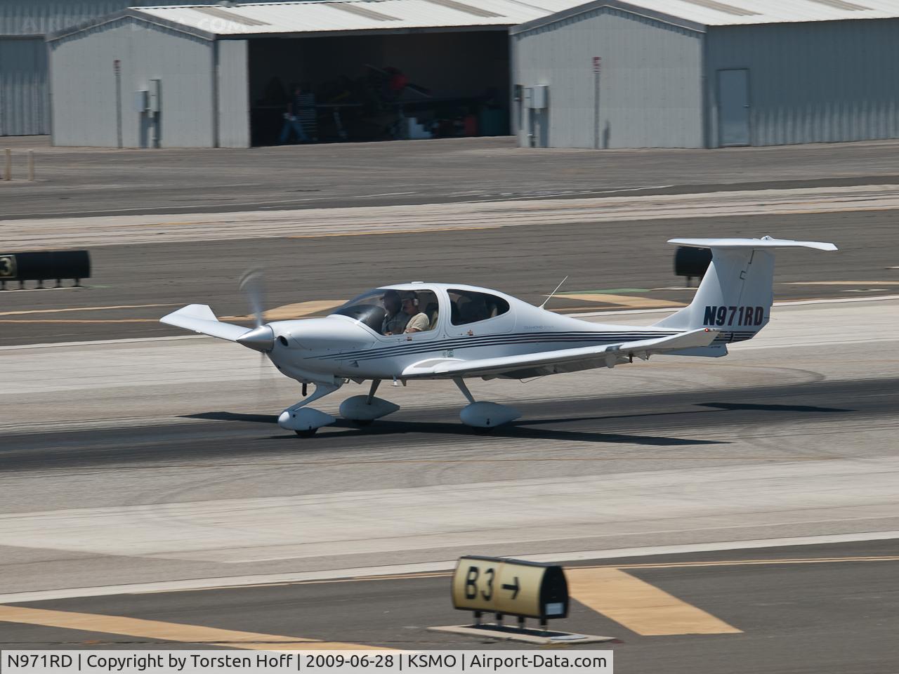 N971RD, 2005 Diamond DA-40 Diamond Star C/N 40.508, N971RD departing from RWY 21