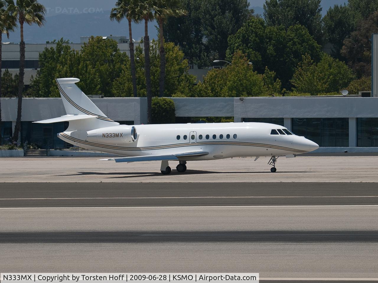 N333MX, 2007 Dassault Falcon 2000EX C/N 120, N333MX taxiing