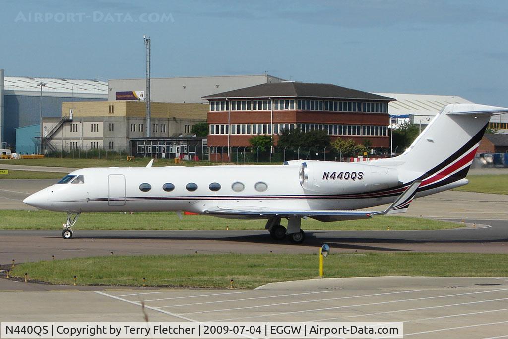 N440QS, 2005 Gulfstream Aerospace GIV-X (G450) C/N 4025, Gulf G450 at Luton