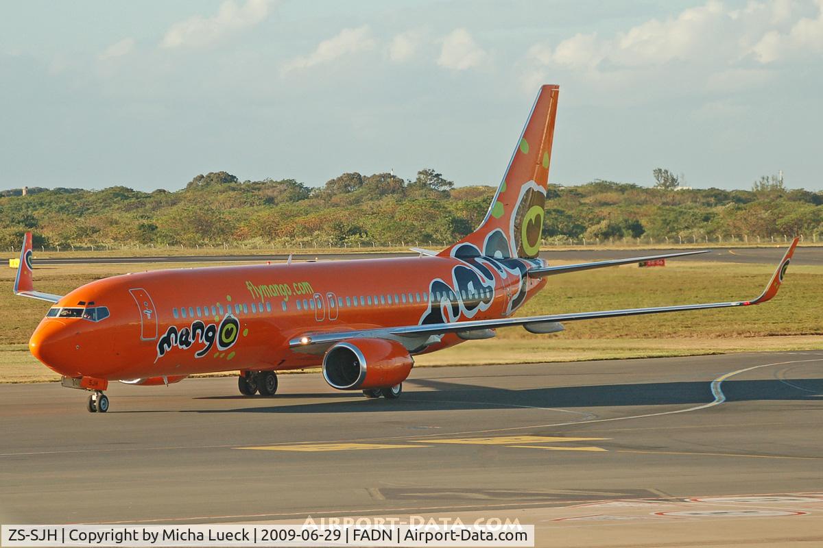 ZS-SJH, 2000 Boeing 737-8BG C/N 32354, At Durban