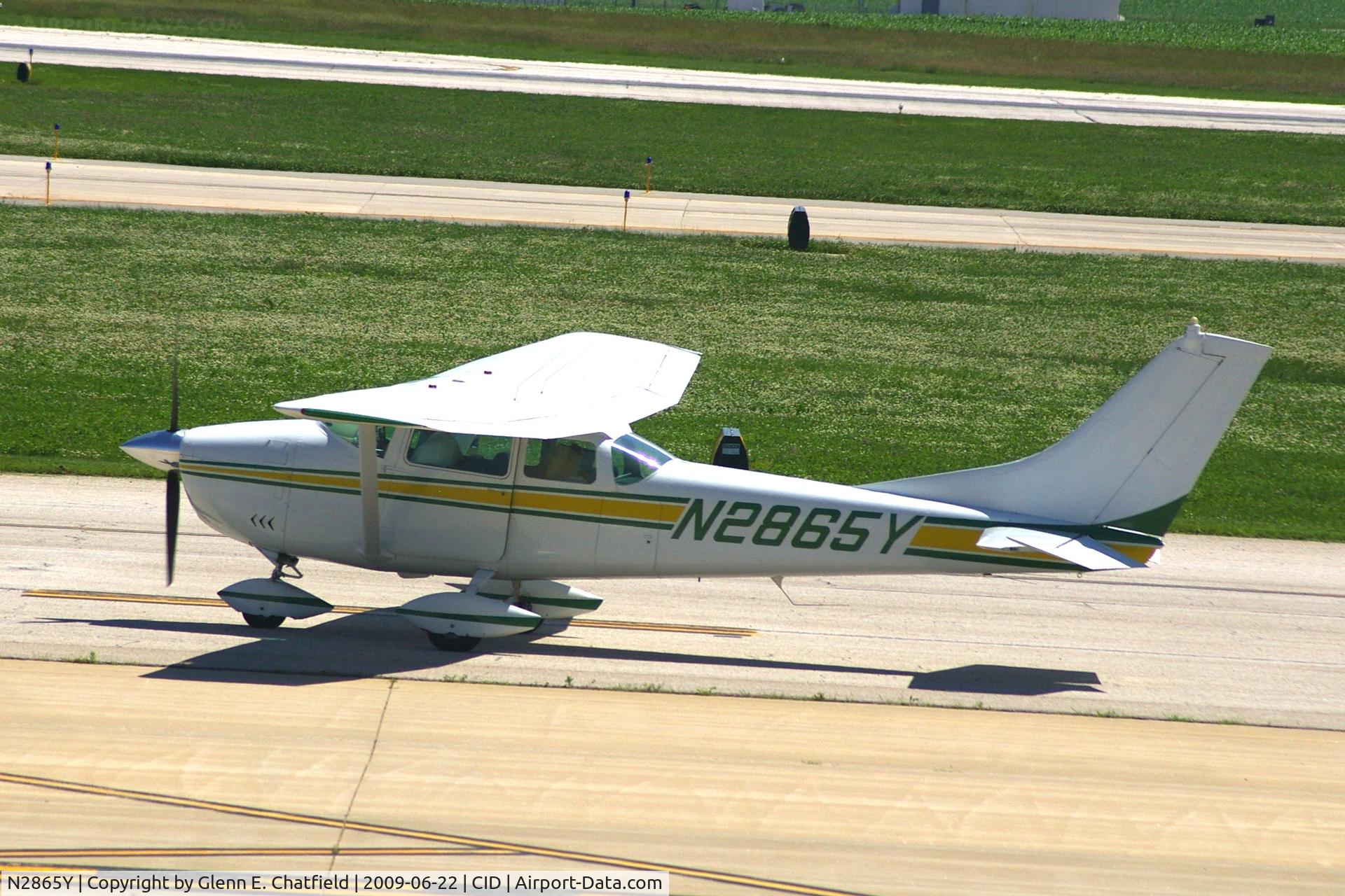 N2865Y, 1962 Cessna 182E Skylane C/N 18253865, Taxiing for departure from Landmark FBO