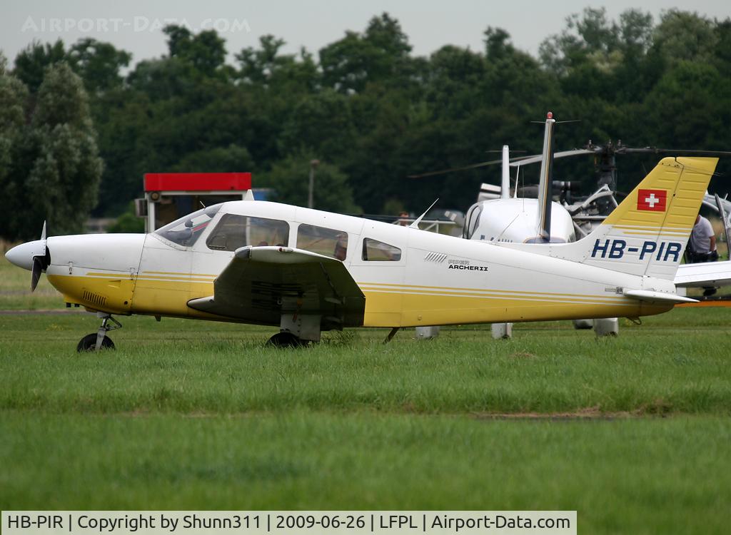 HB-PIR, Piper PA-28-181 Cherokee Archer II C/N 28-8690048, Parked...