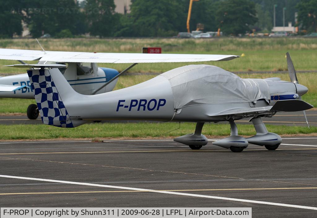 F-PROP, Dyn'Aero MCR Sportster C/N 265, Parked...