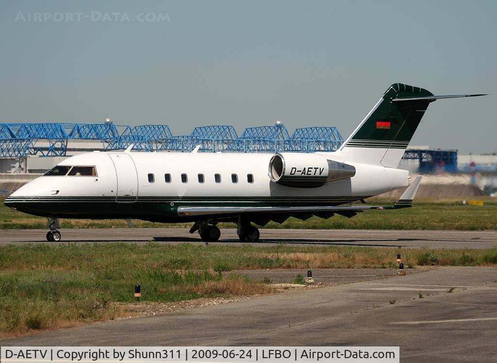 D-AETV, 1999 Bombardier Challenger 604 (CL-600-2B16) C/N 5417, Taxiing for departure...