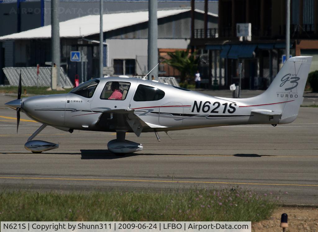 N621S, 2007 Cirrus SR22 C/N 2622, Taxiing for departure...