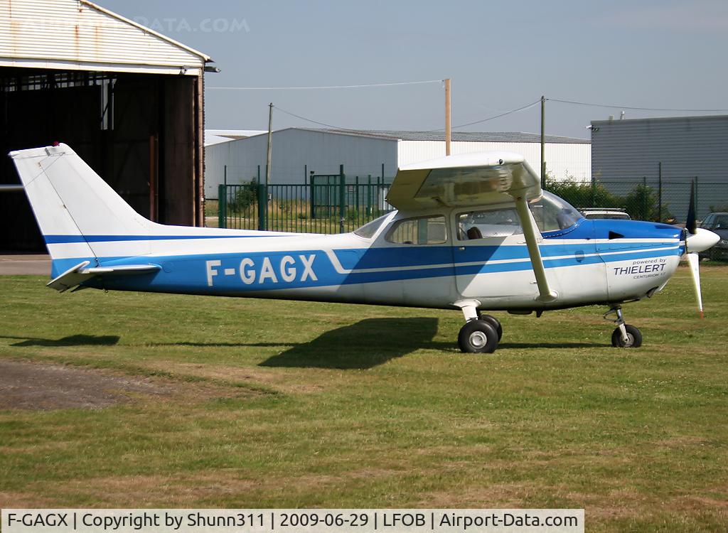 F-GAGX, Reims F172M Skyhawk Skyhawk C/N 1498, Parked in front of the Airclub hangar...