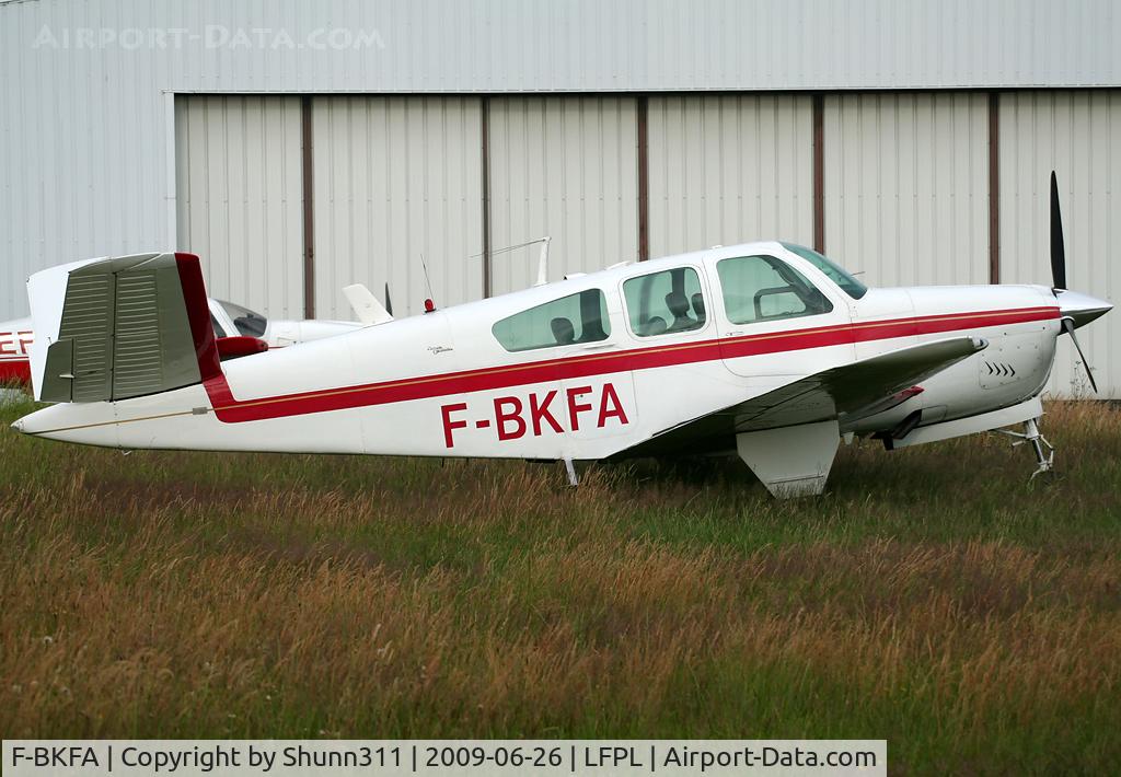 F-BKFA, 1964 Beech S35 Bonanza Bonanza C/N D-7432, Parked in the grass...