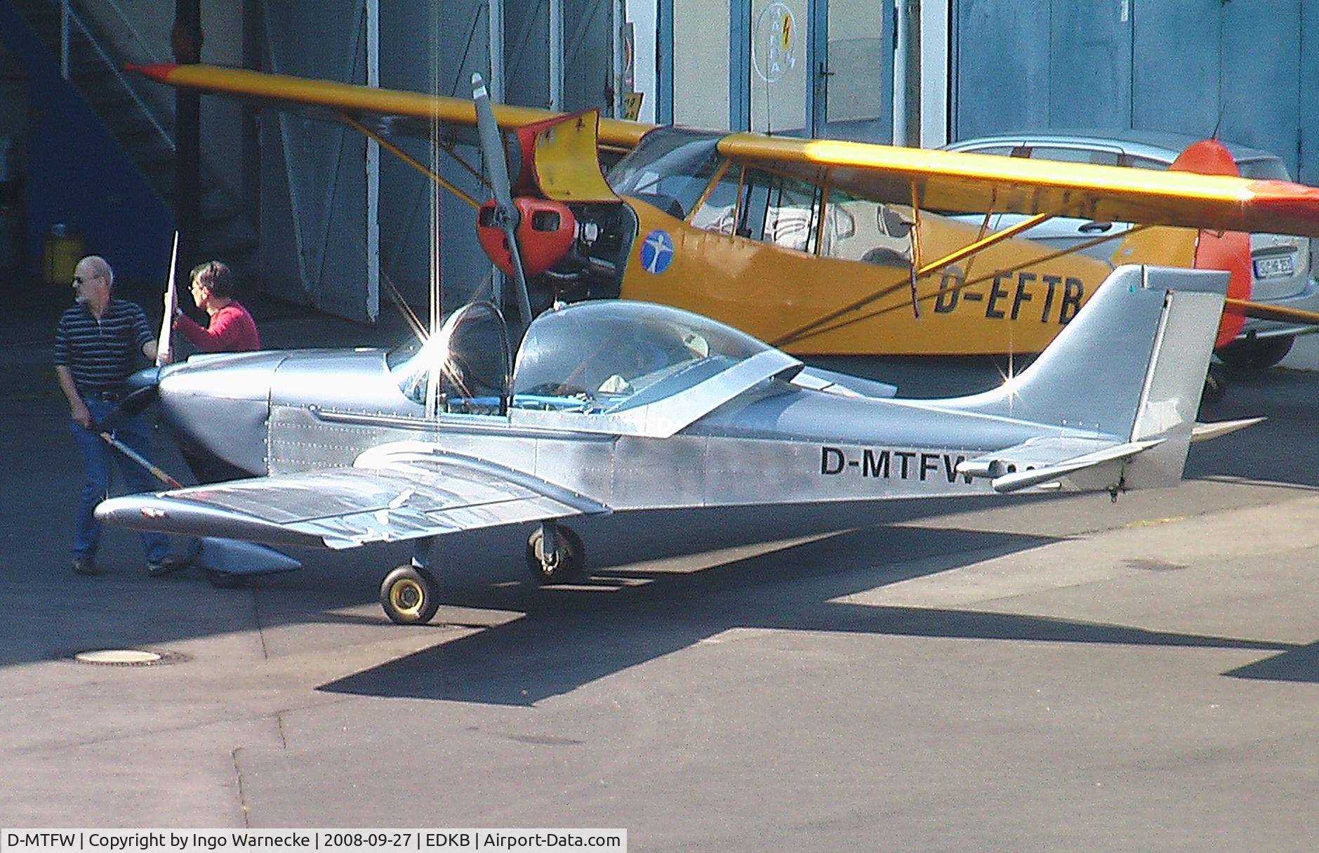 D-MTFW, Aerostyle Breezer C/N 030, Aerostyle Breezer at Bonn-Hangelar airfield