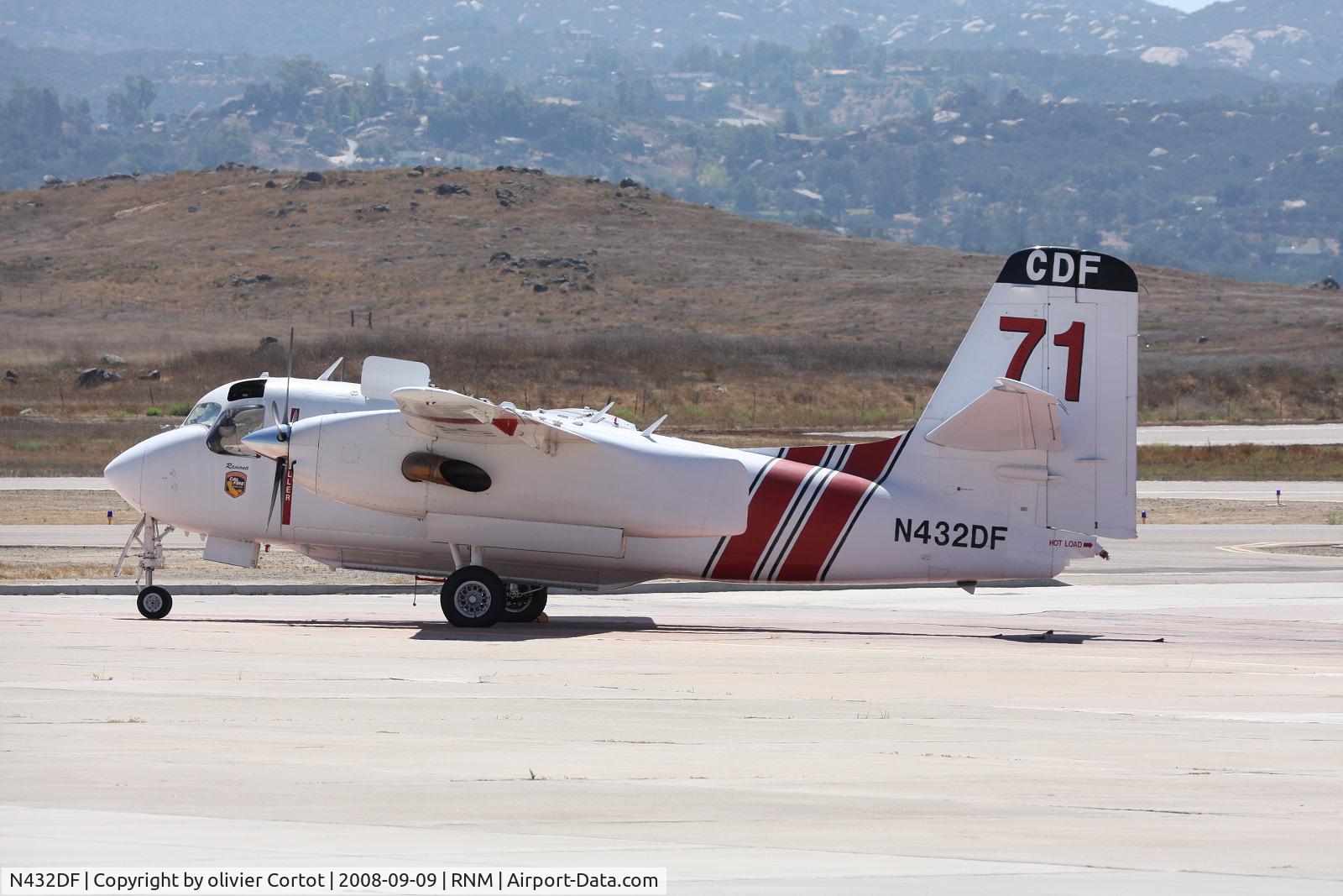 N432DF, Marsh Aviation S-2F3AT C/N 149268, under the sun of california...