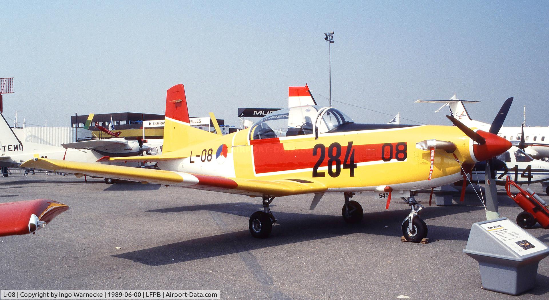 L-08, Pilatus PC-7 Turbo Trainer C/N 545, Pilatus PC-7 of the KLu (RNethAF) at the Aerosalon 1989 Paris