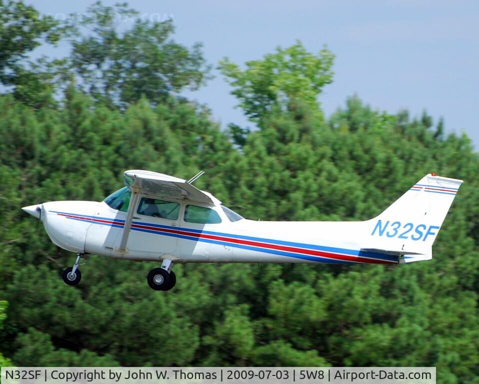N32SF, 1975 Cessna 172M C/N 17264958, Departing runway 4