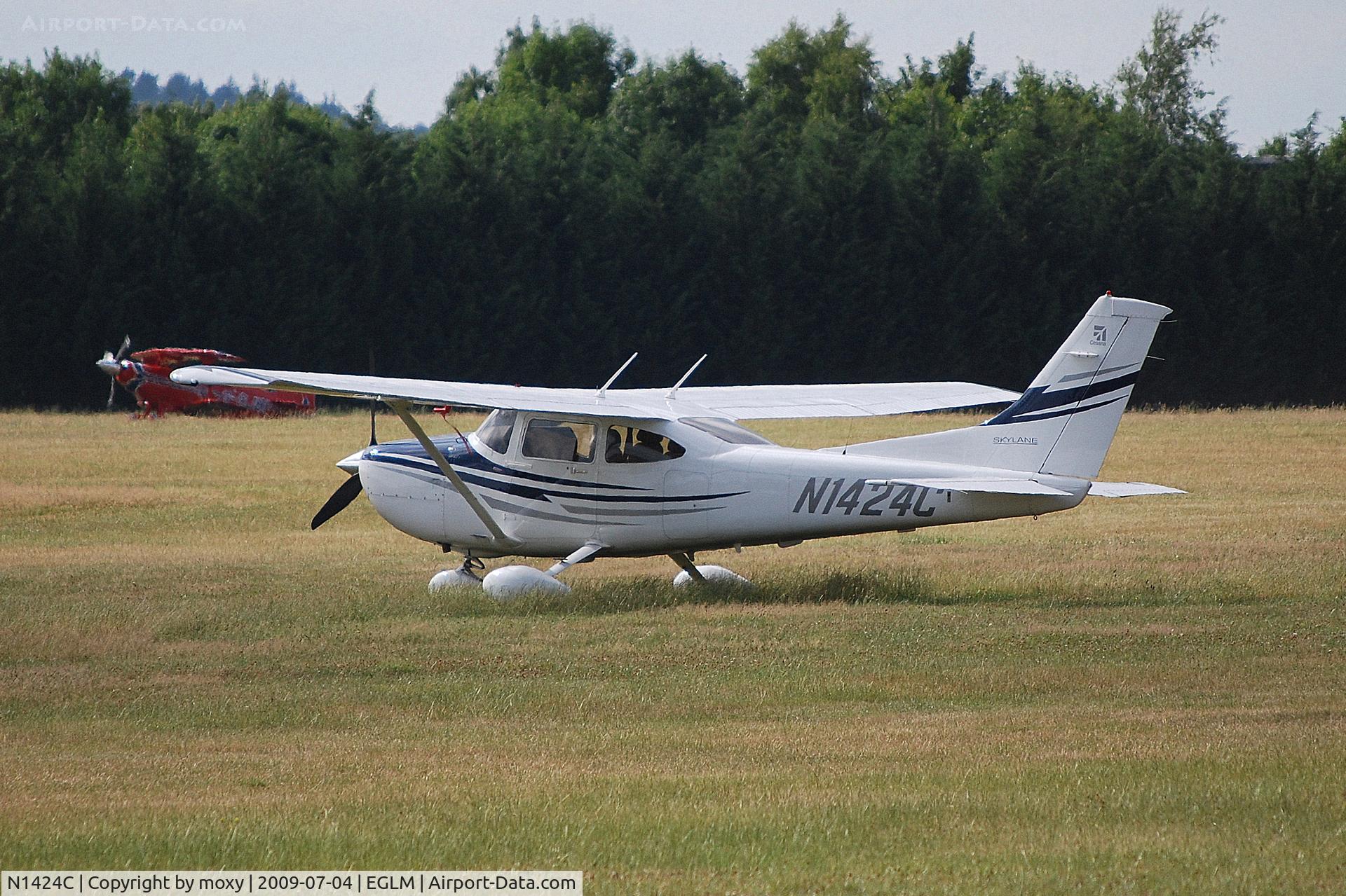 N1424C, 2005 Cessna 182T Skylane C/N 18281610, Cessna 182T at White Waltham