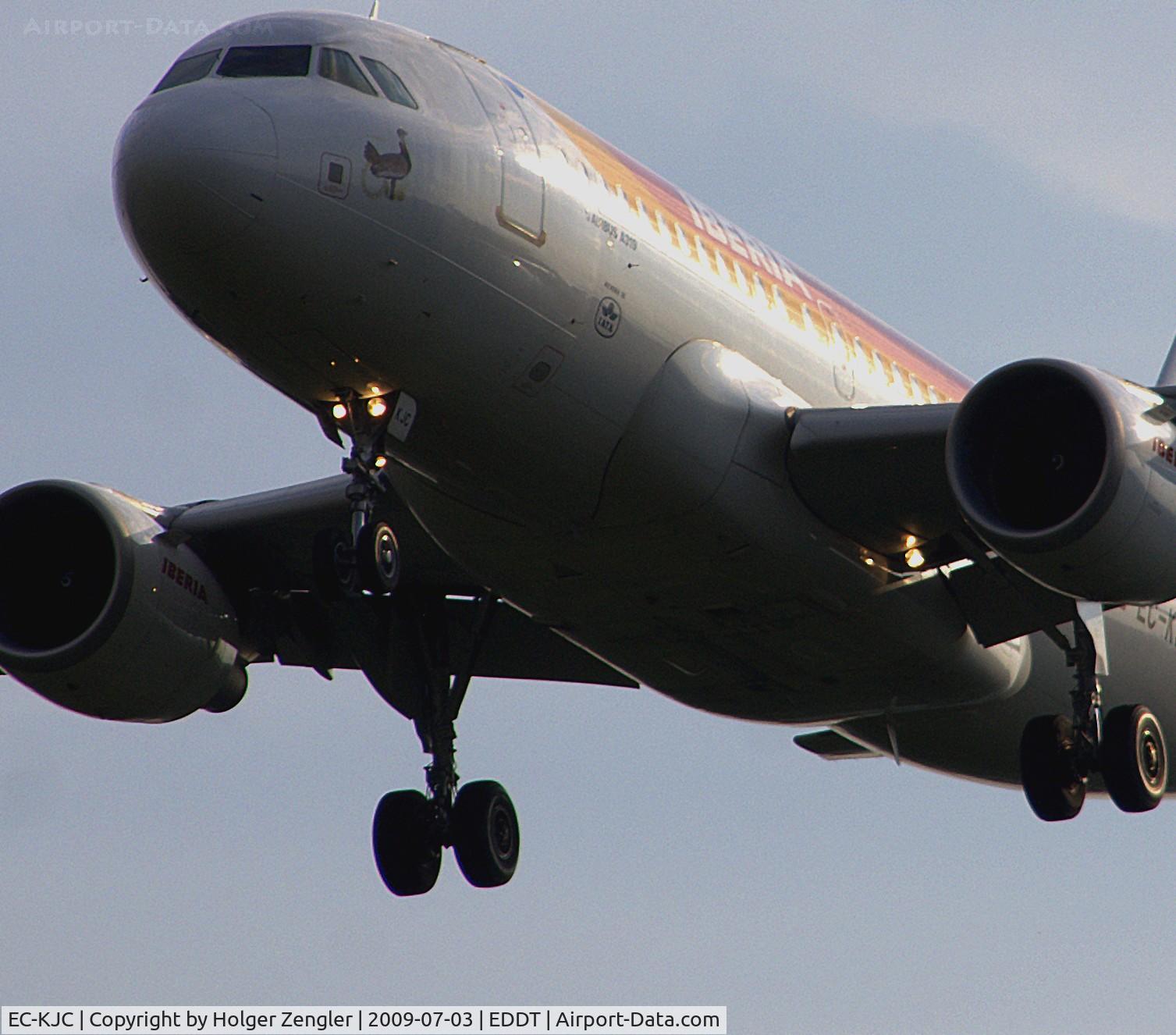 EC-KJC, 2007 Airbus A319-111 C/N 3255, Close shot of an IBERIA A 319
