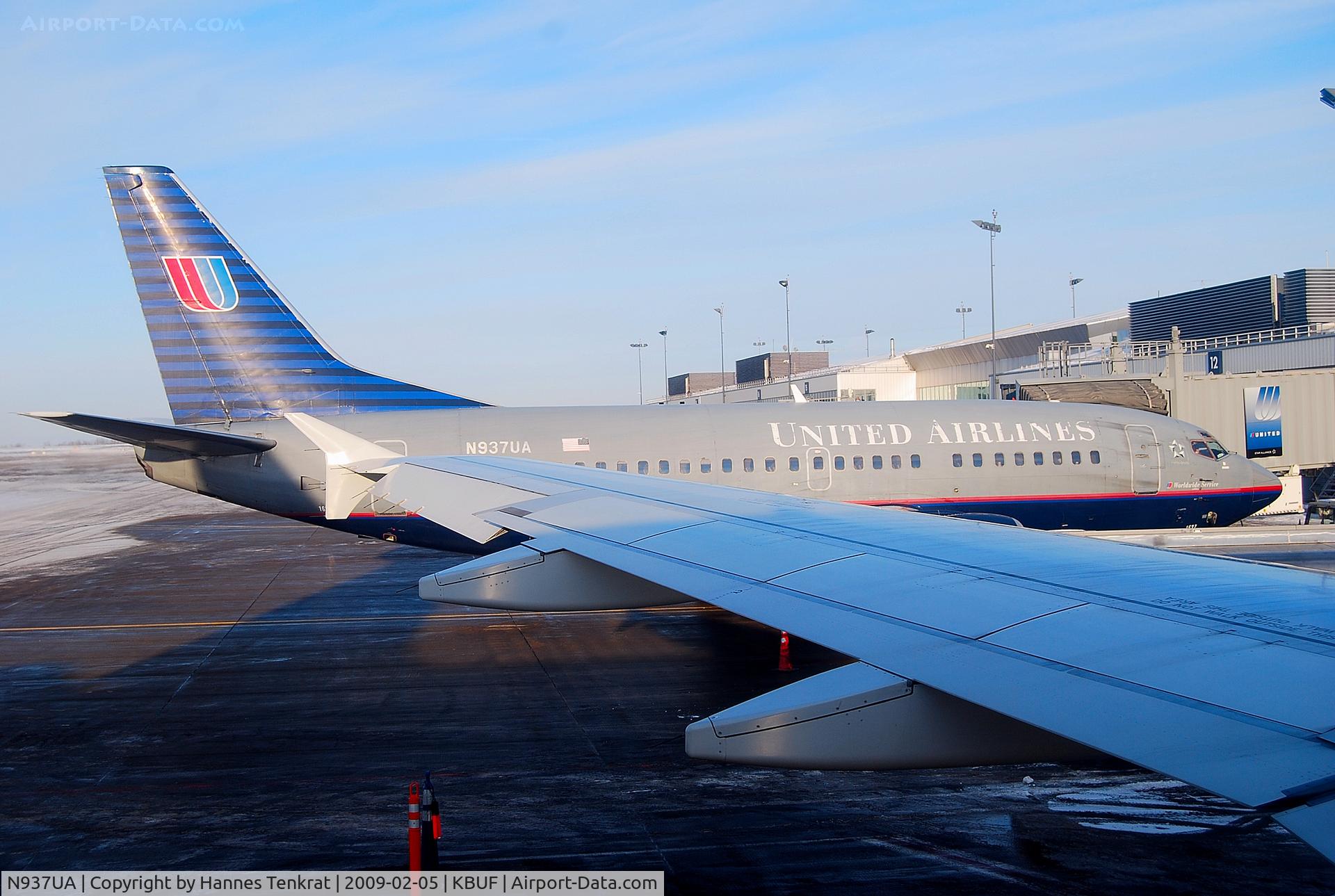 N937UA, 1992 Boeing 737-522 C/N 26668, United Airlines Boeing 737-500. Photo taken from jetBlue Airbus A320 N634JB