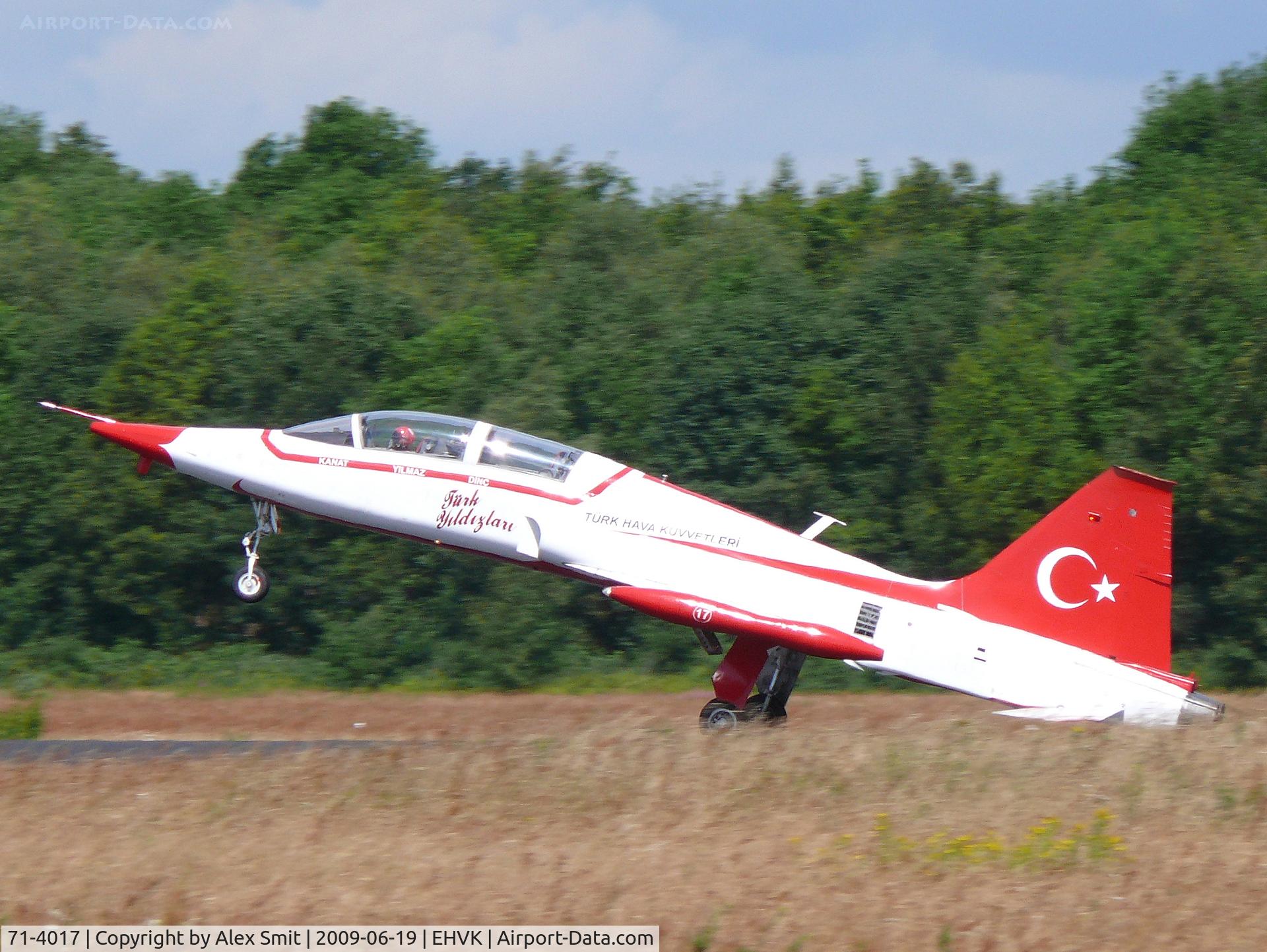 71-4017, 1971 Northrop (Canadair) NF-5B (CL-226) C/N 4017, Northrop NF-5B-2000 Freedom Fighter 71-4017/17 Turkish Air Force Turkish Stars