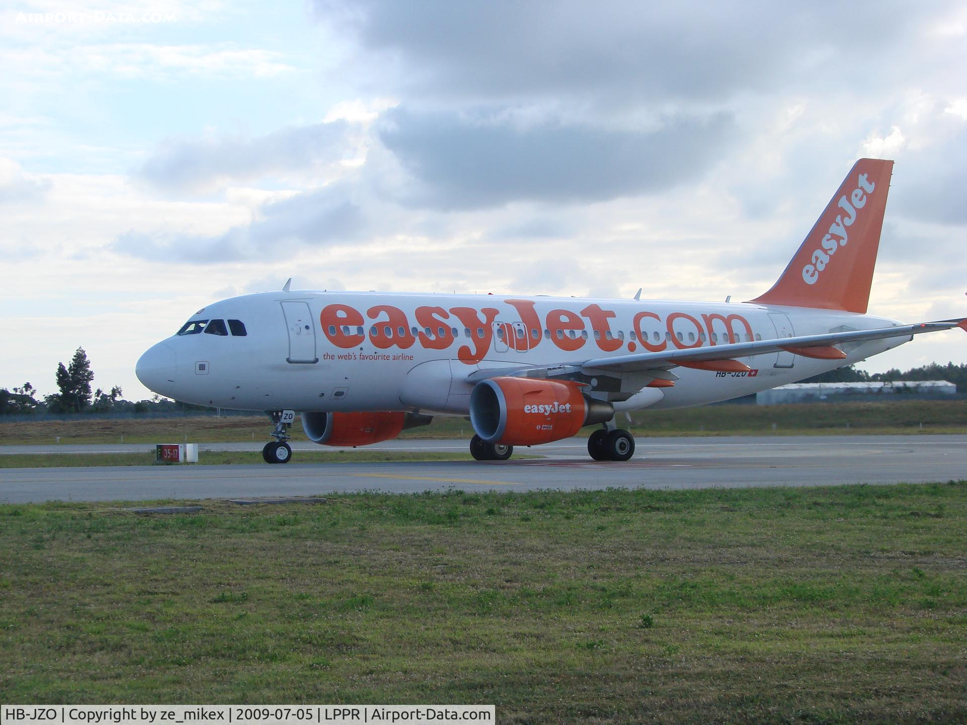 HB-JZO, 2005 Airbus A319-111 C/N 2398, Taxing after landing
