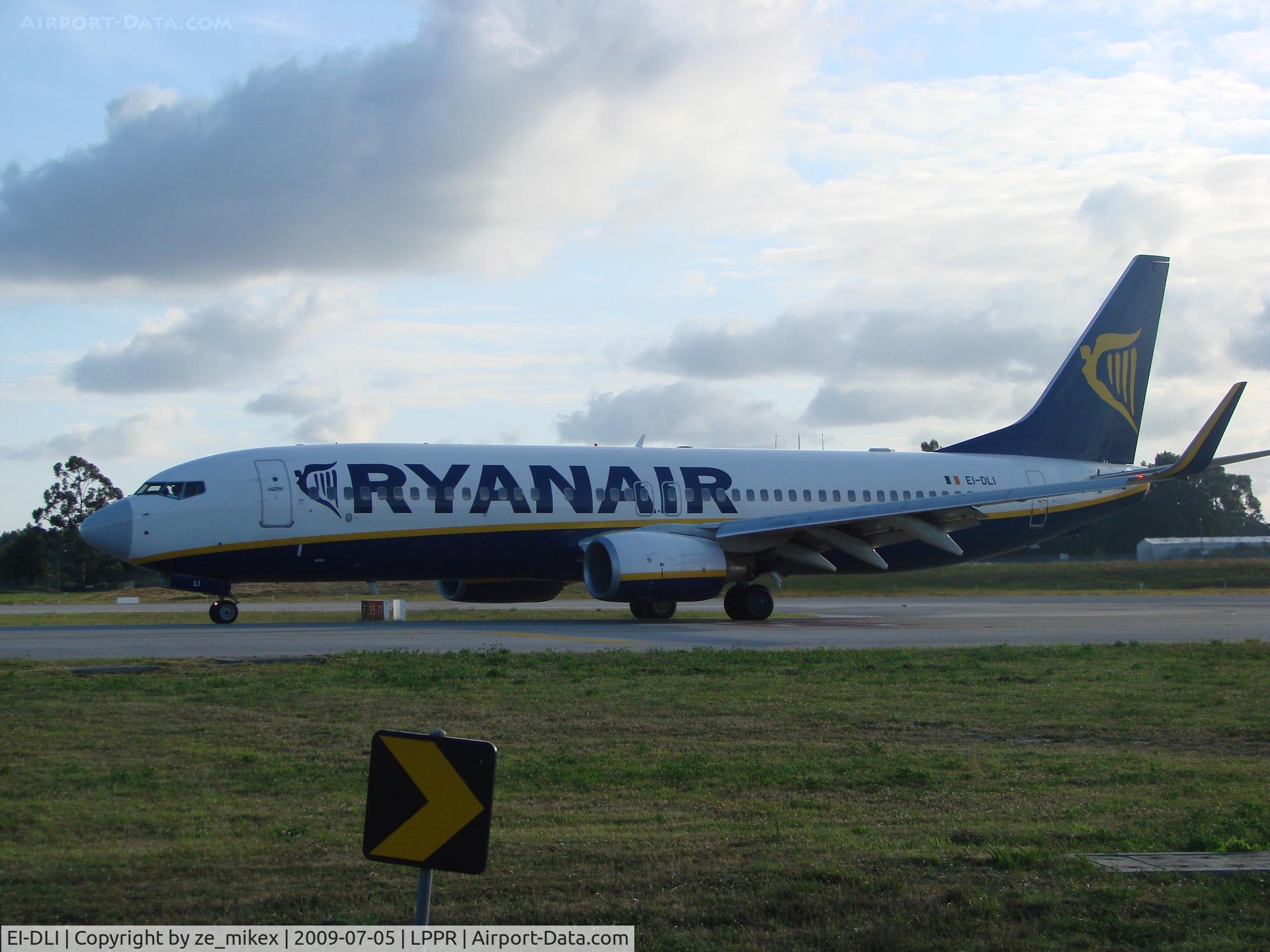 EI-DLI, 2006 Boeing 737-8AS C/N 33591, Taxing after landing
