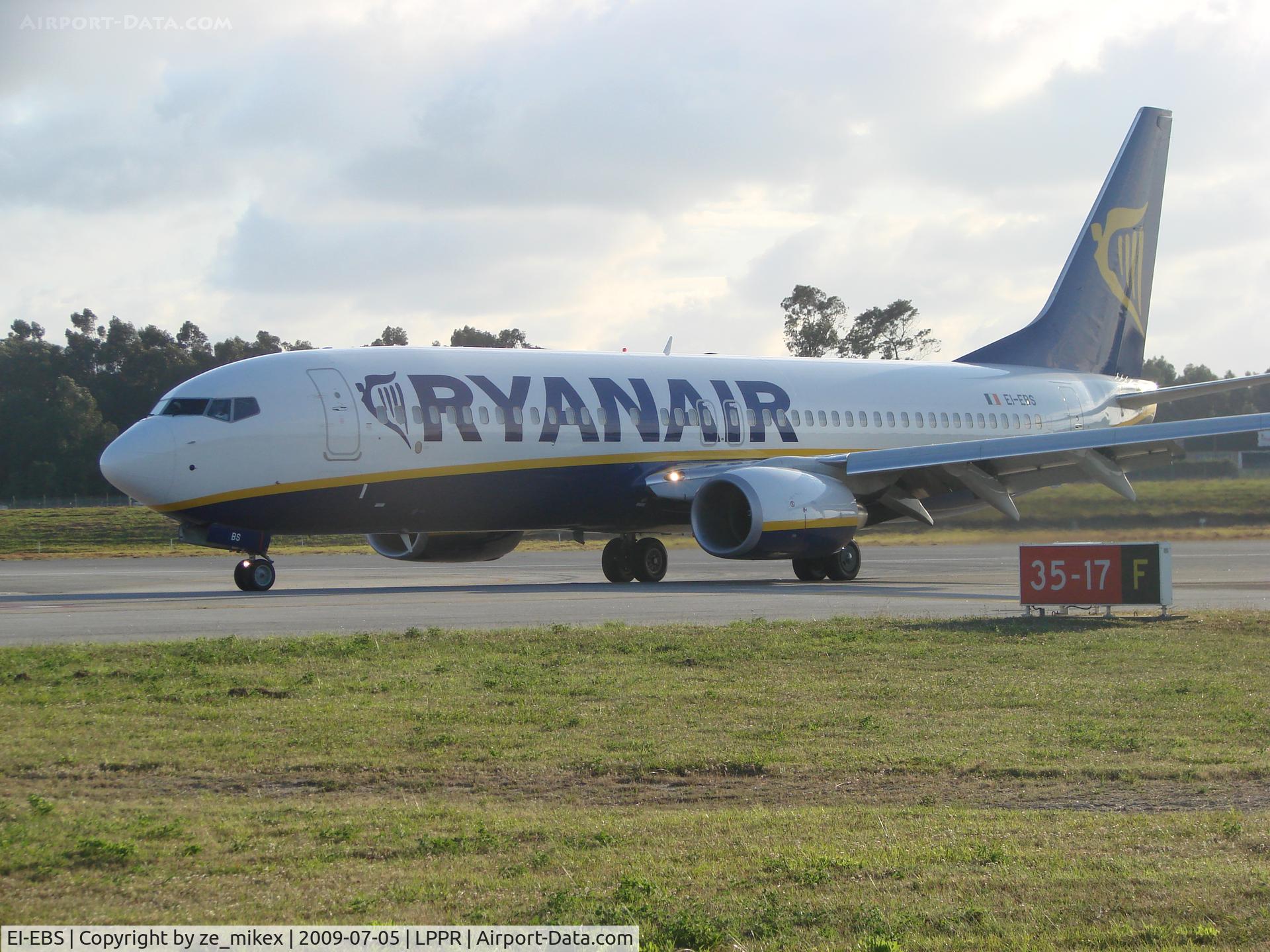 EI-EBS, 2009 Boeing 737-8AS C/N 35001, Taxing after landing