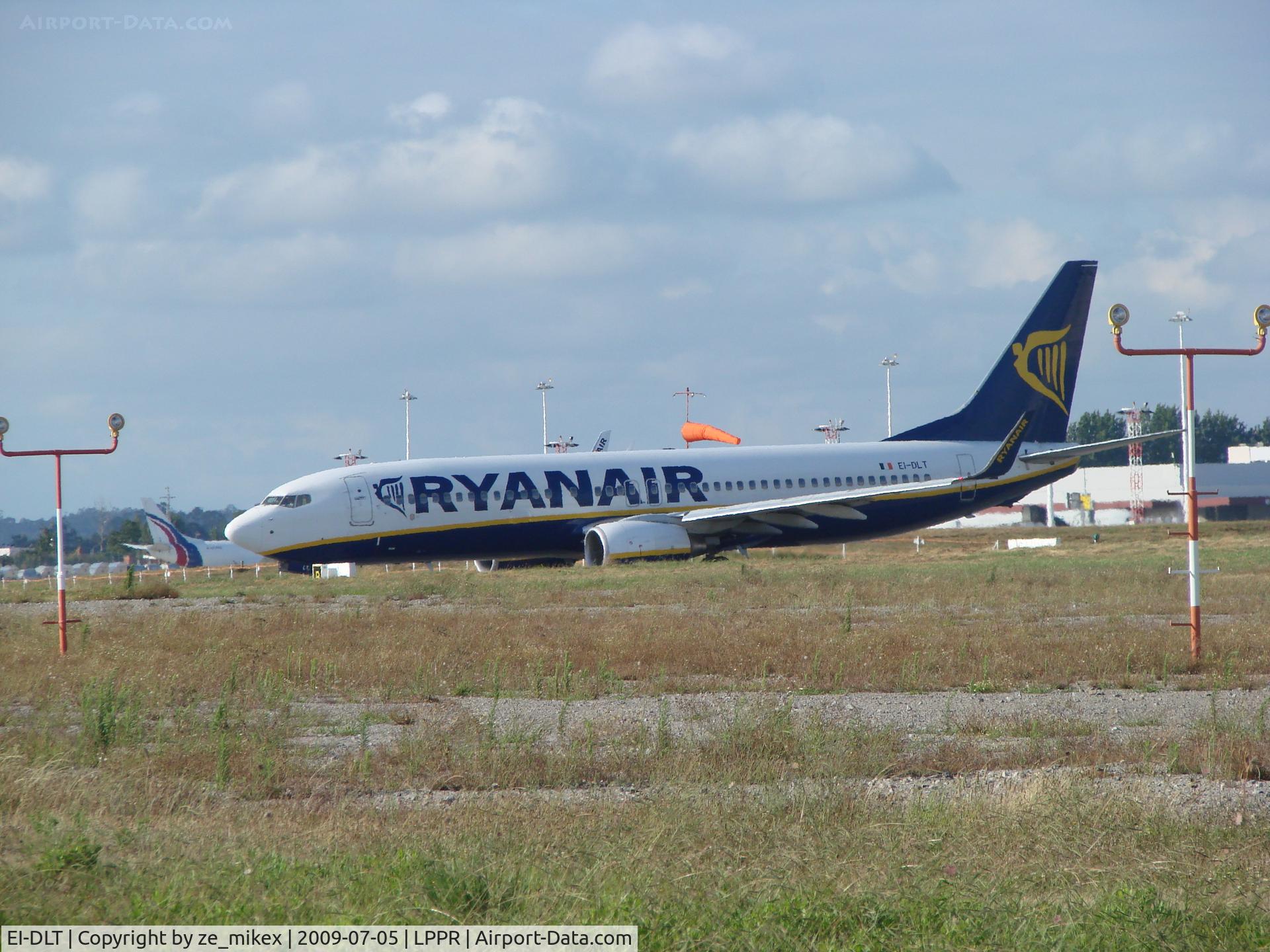 EI-DLT, 2006 Boeing 737-8AS C/N 33597, Taxing for take of from 35