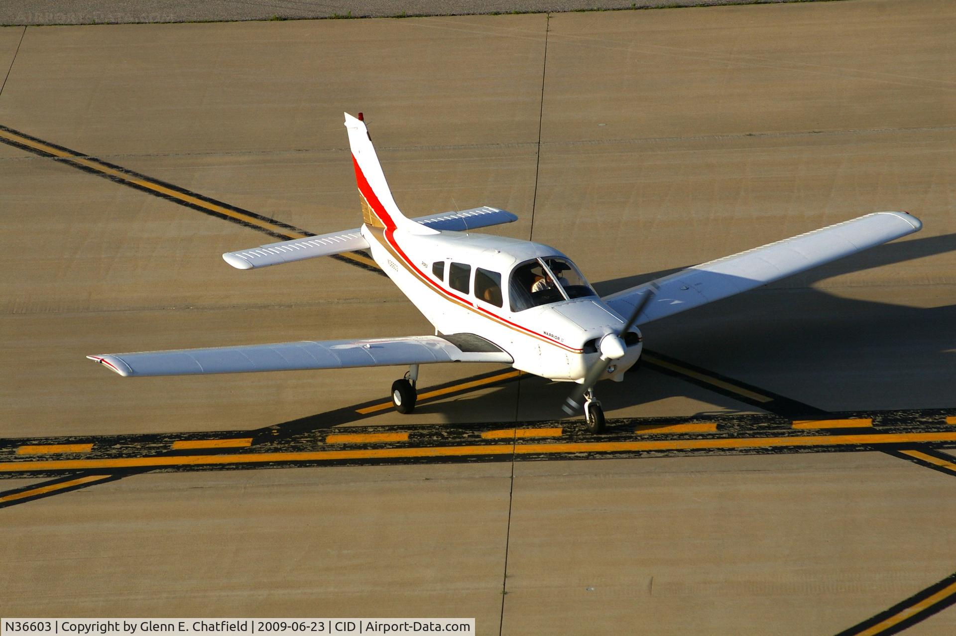 N36603, 1978 Piper PA-28-161 C/N 28-7816673, Taxiing to Landmark FBO.