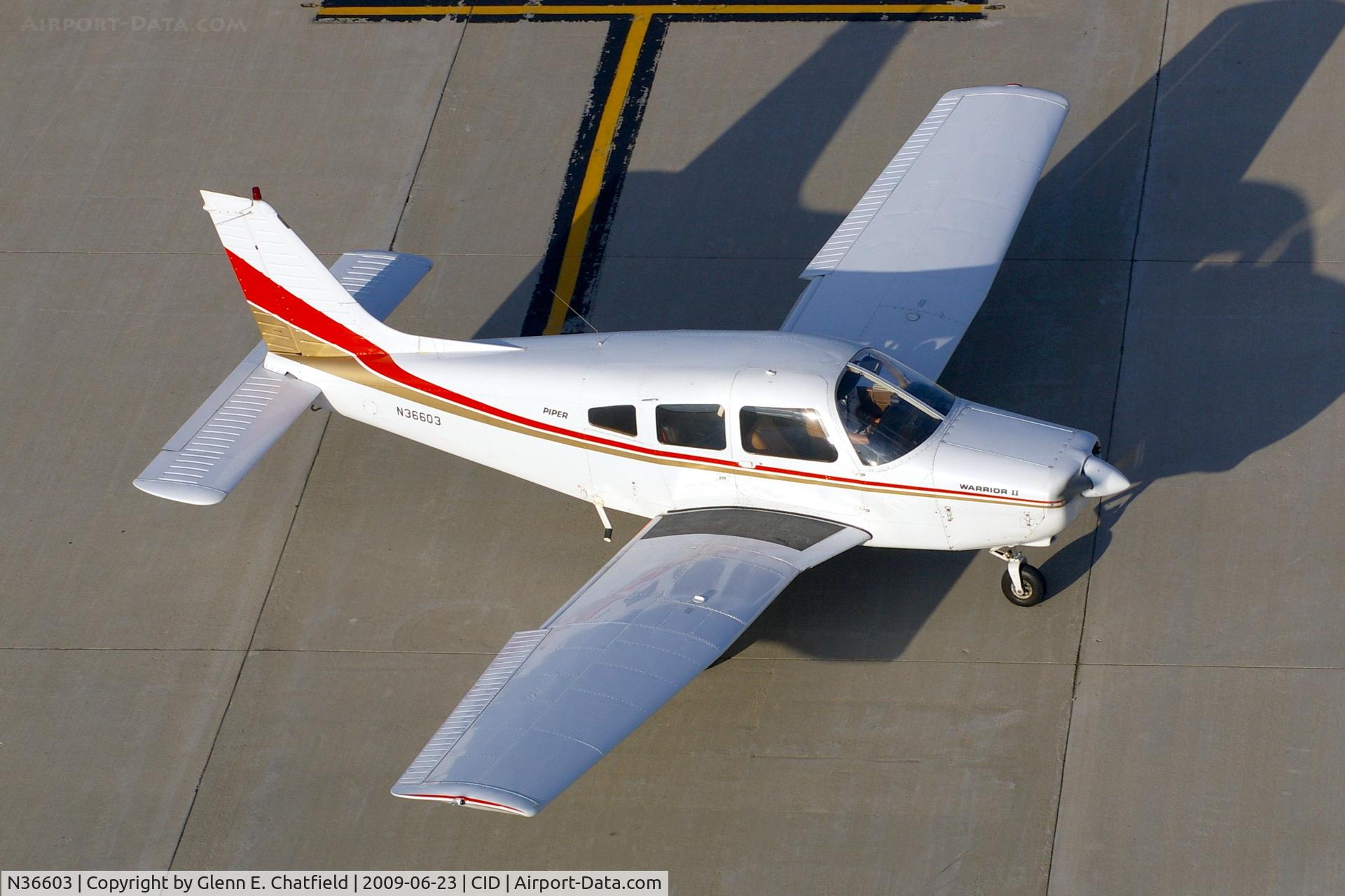 N36603, 1978 Piper PA-28-161 C/N 28-7816673, Taxiing to Landmark FBO.