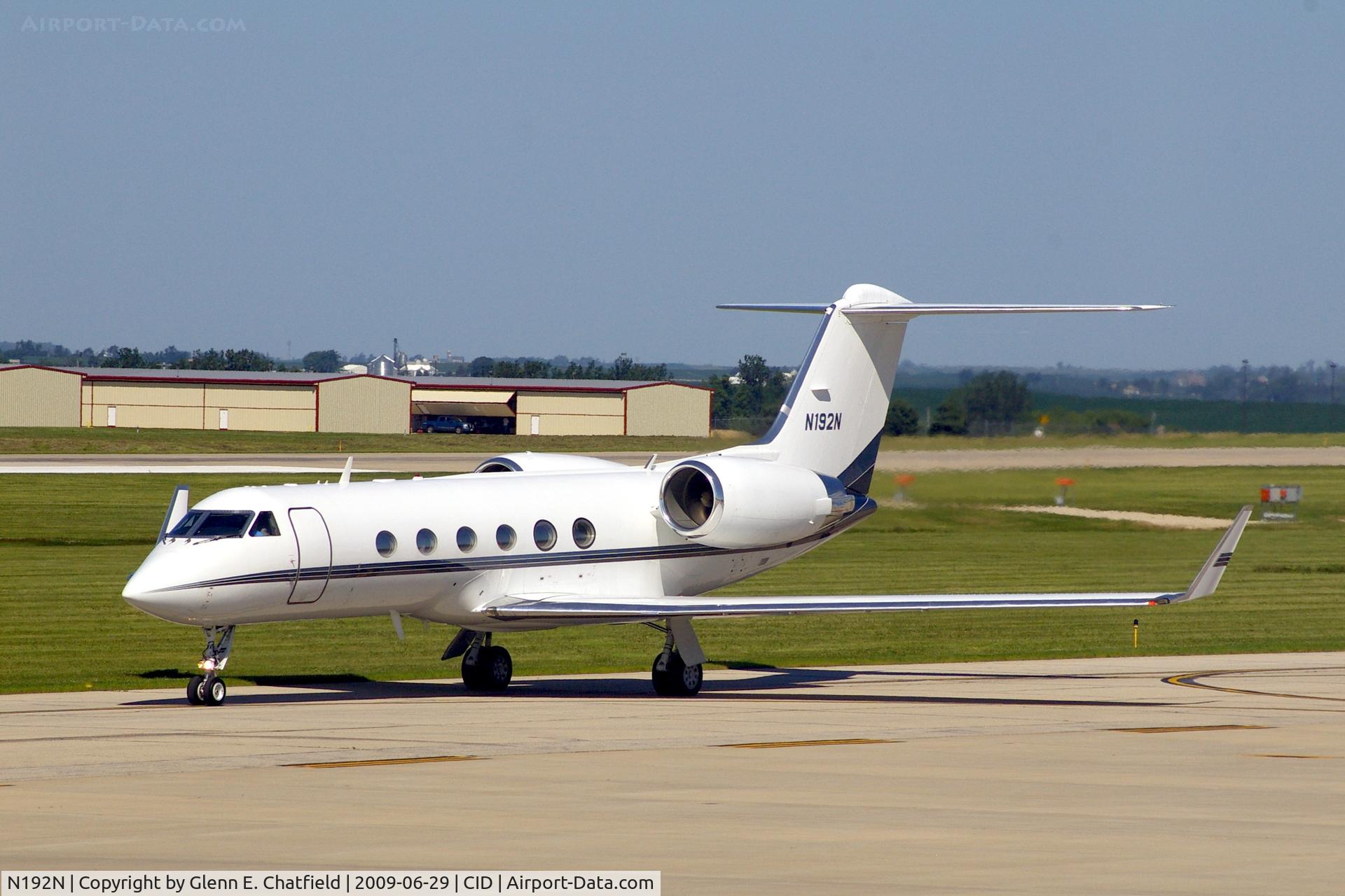 N192N, 1996 Gulfstream Aerospace G-IV C/N 1286, Taxiing to Landmark FBO.
