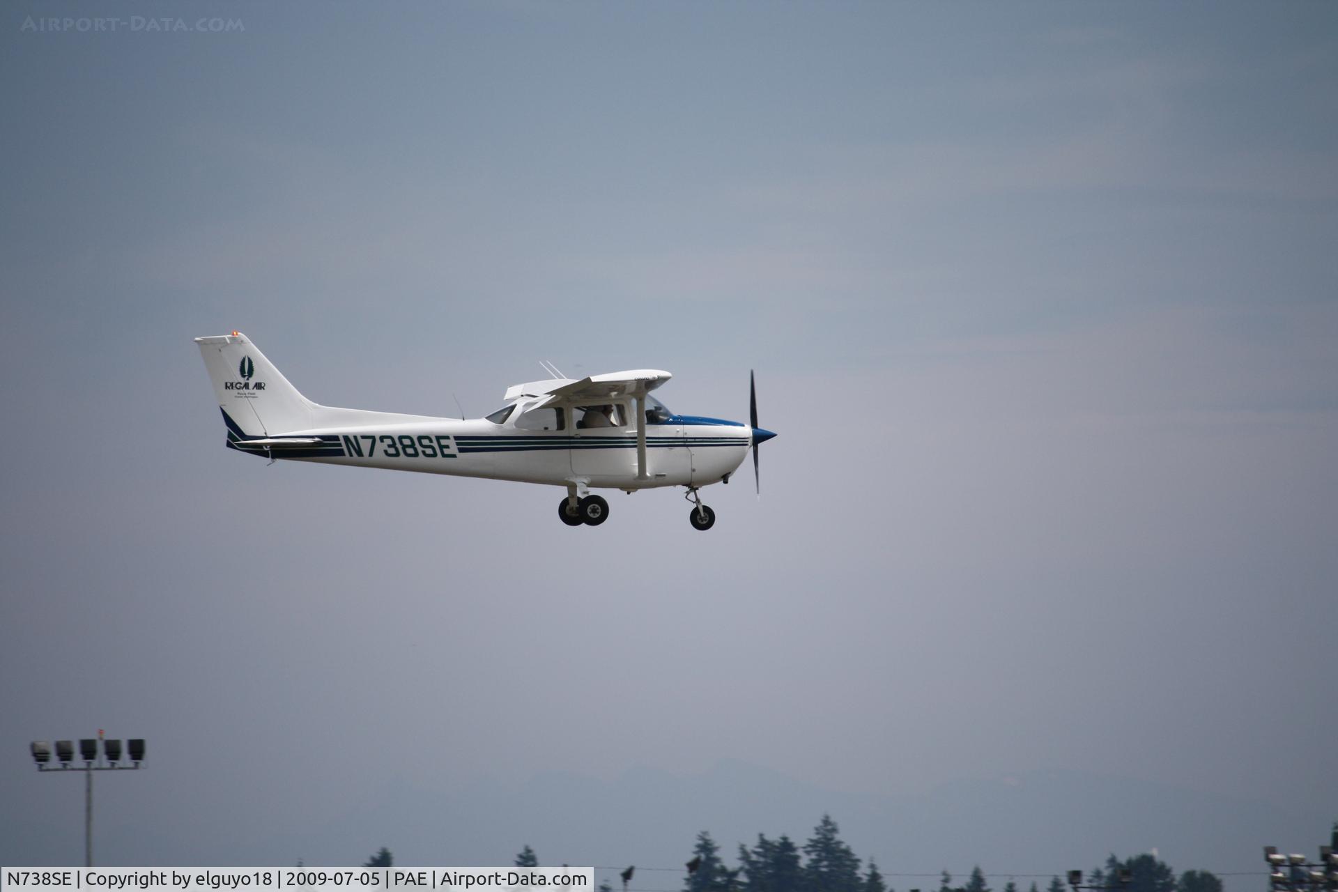 N738SE, 1977 Cessna 172N C/N 17270194, BLAINE-PAINE FIELD