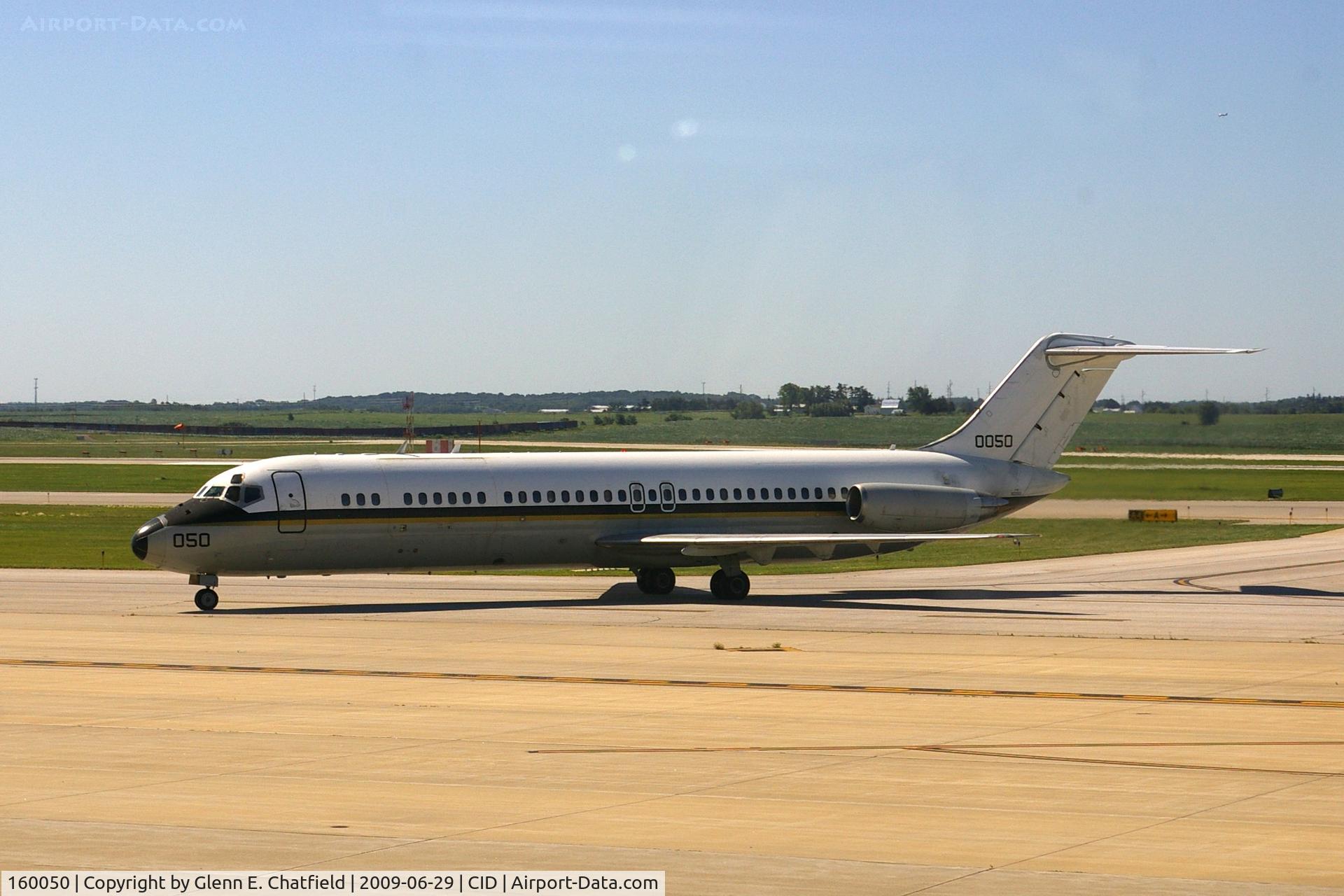 160050, 1975 McDonnell Douglas C-9B (DC-9-33) Skytrain II C/N 47699, Taxiing to the ramp by the tower - but it was the wrong ramp for him!