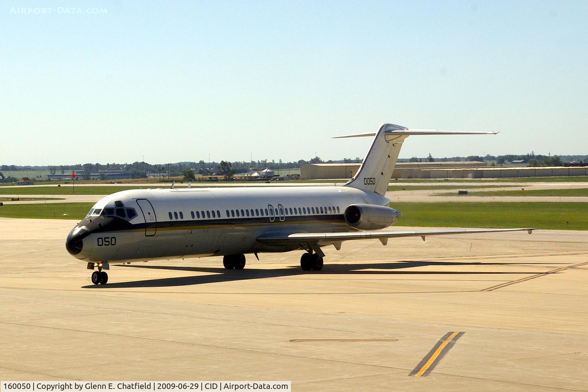 160050, 1975 McDonnell Douglas C-9B (DC-9-33) Skytrain II C/N 47699, Taxiing to the ramp by the tower - but it was the wrong ramp for him!