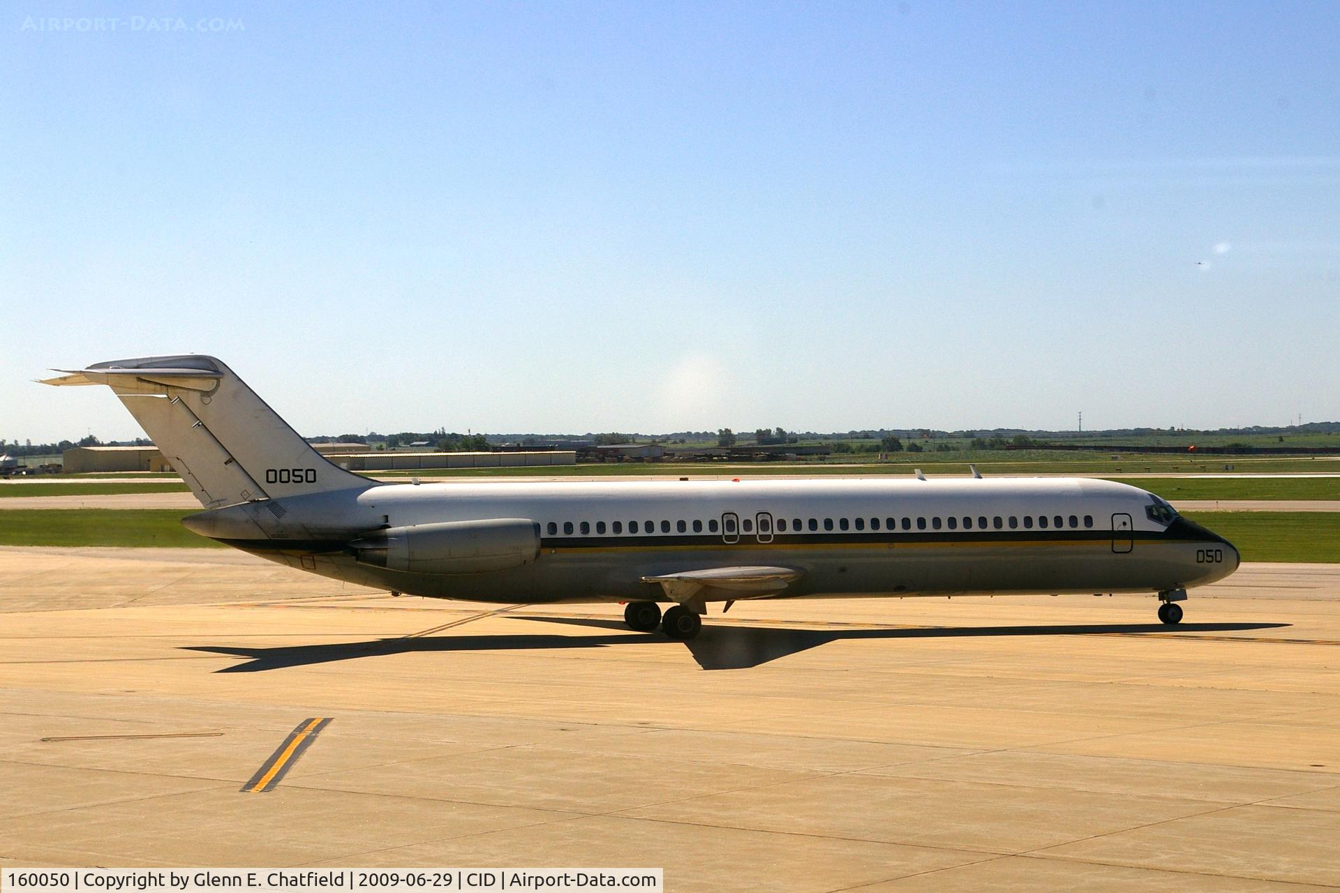 160050, 1975 McDonnell Douglas C-9B (DC-9-33) Skytrain II C/N 47699, Taxiing for the PS Air Ramp.