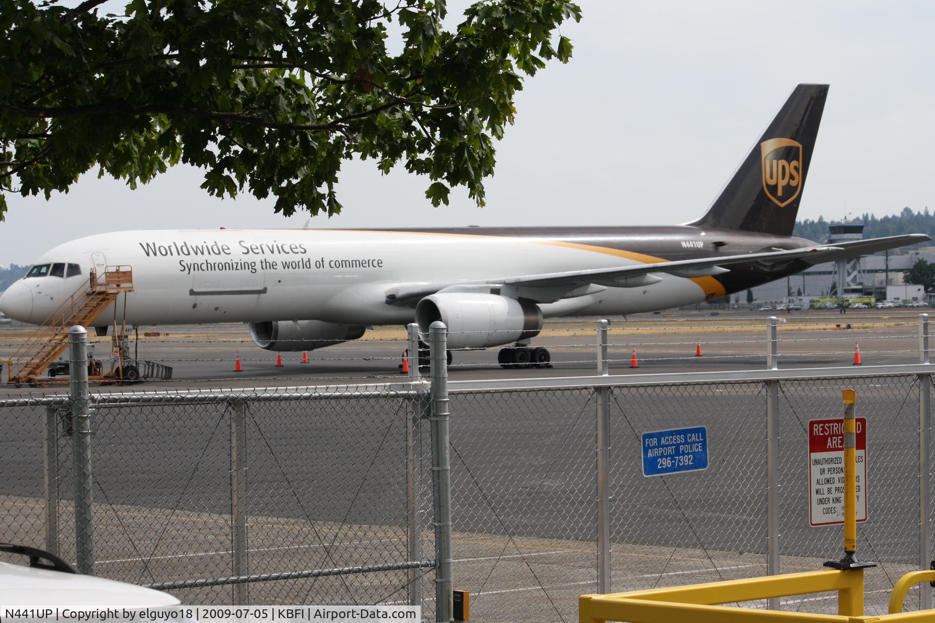 N441UP, 1994 Boeing 757-24APF C/N 27386, WAITIN FOR TAXING AT SEATTLE