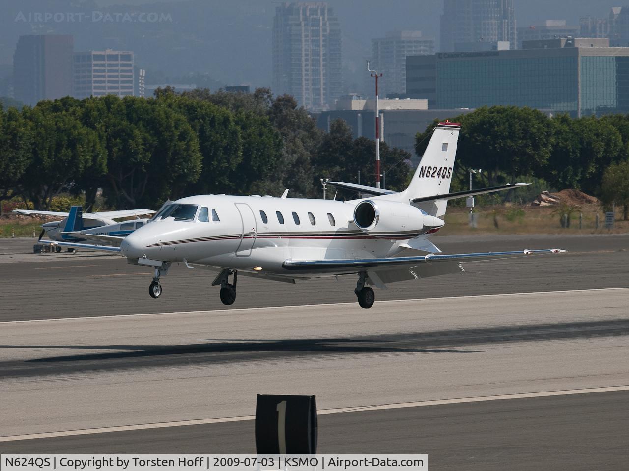 N624QS, 2002 Cessna 560XL C/N 560-5302, N624QS arriving on RWY 21