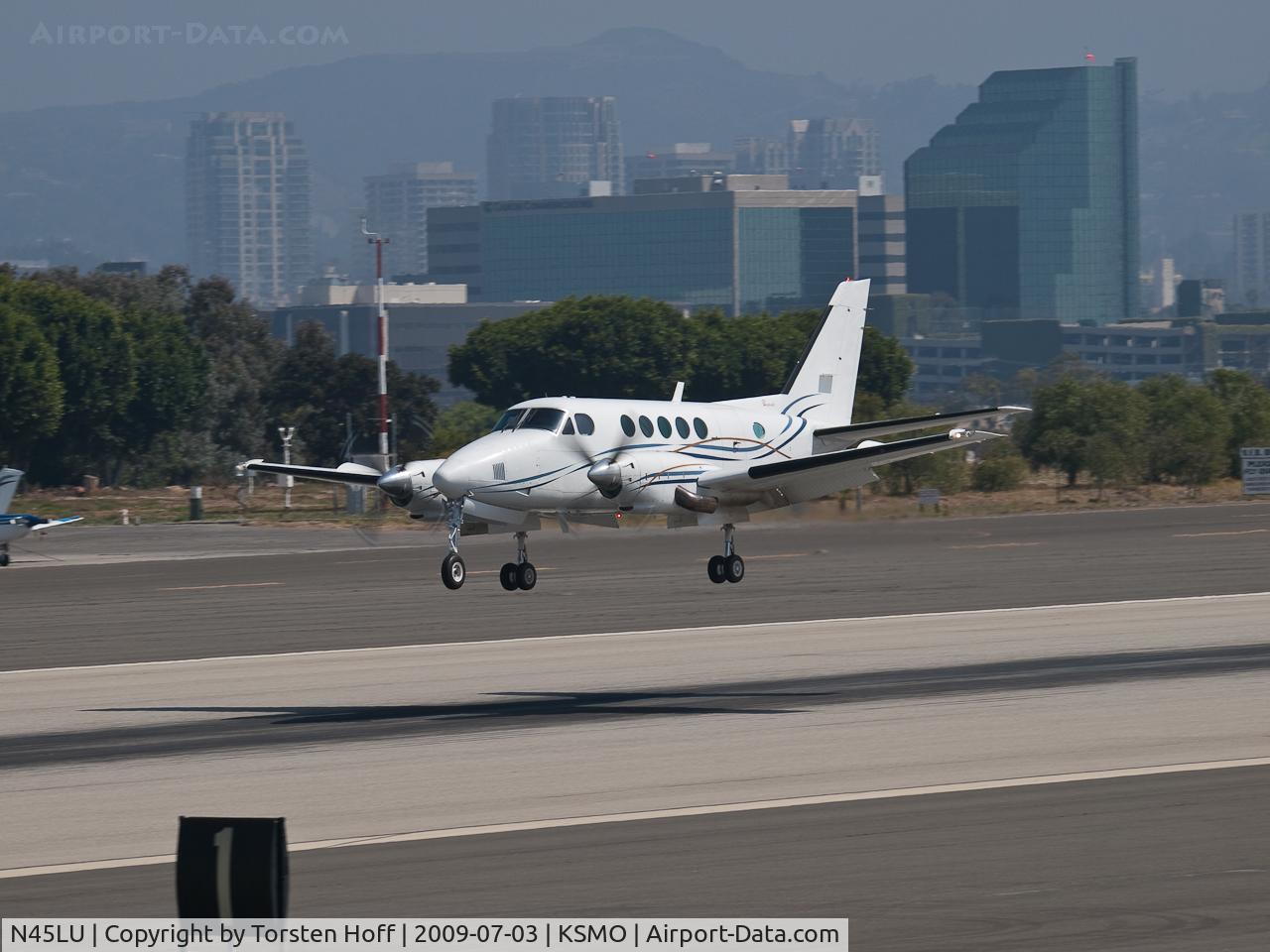 N45LU, 1976 Beech B100 King Air King Air C/N BE-8, N45LU arriving on RWY 21