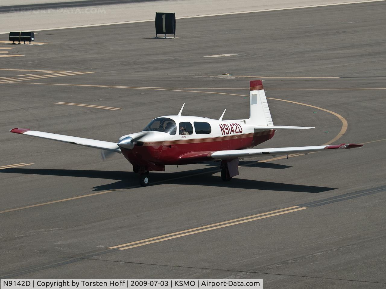 N9142D, 1993 Mooney M20J 201 C/N 24-3287, N9142D taxiing