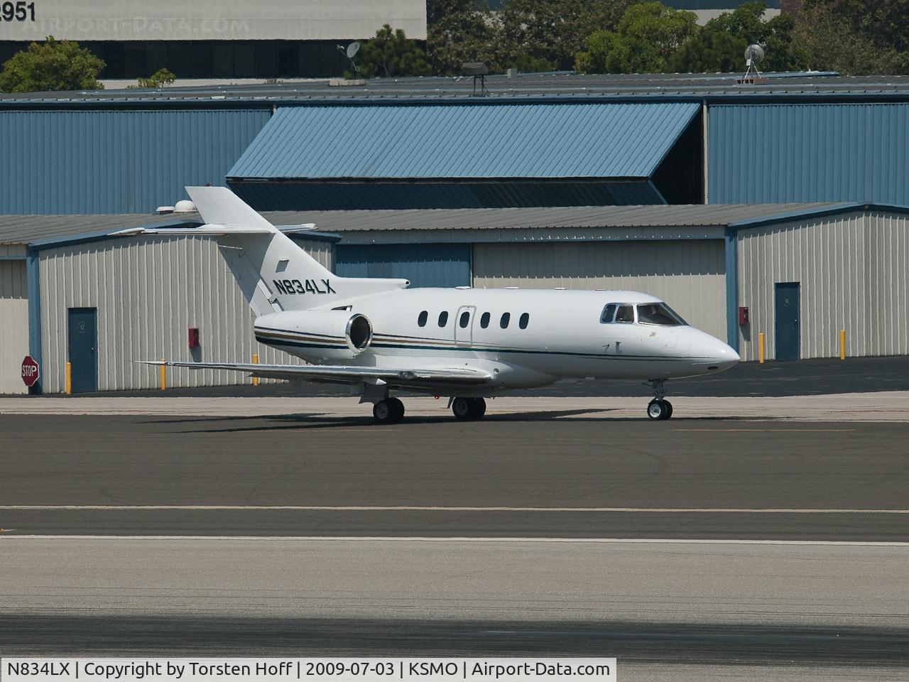 N834LX, 2001 Raytheon Hawker 800XP C/N 258552, N834LX taxiing