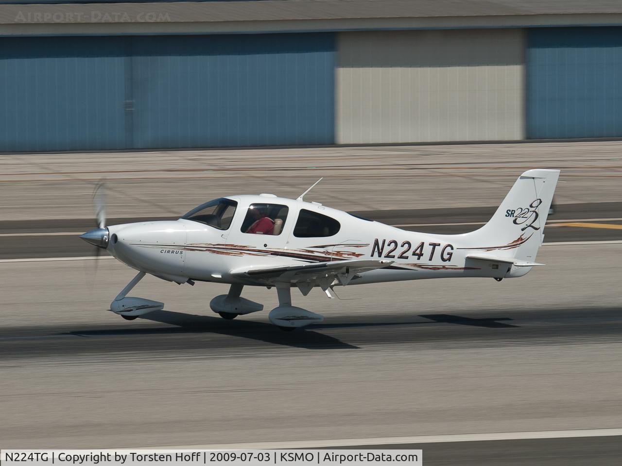 N224TG, 2005 Cirrus SR22 G2 C/N 1570, N224TG departing from RWY 21