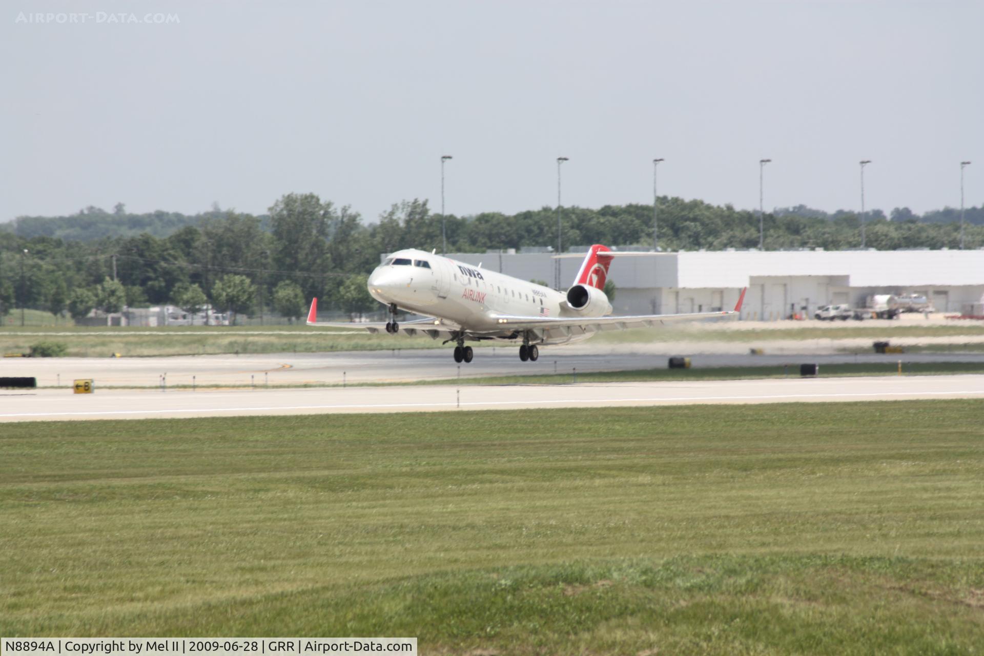 N8894A, 2003 Canadair CRJ-200LR (CL-600-2B19) C/N 7894, FLG2427 - KGRR-KMSP - Departing RWY 26L